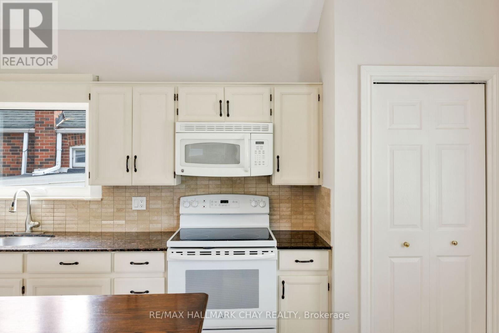 239 ELLINGTON DRIVE Image 12