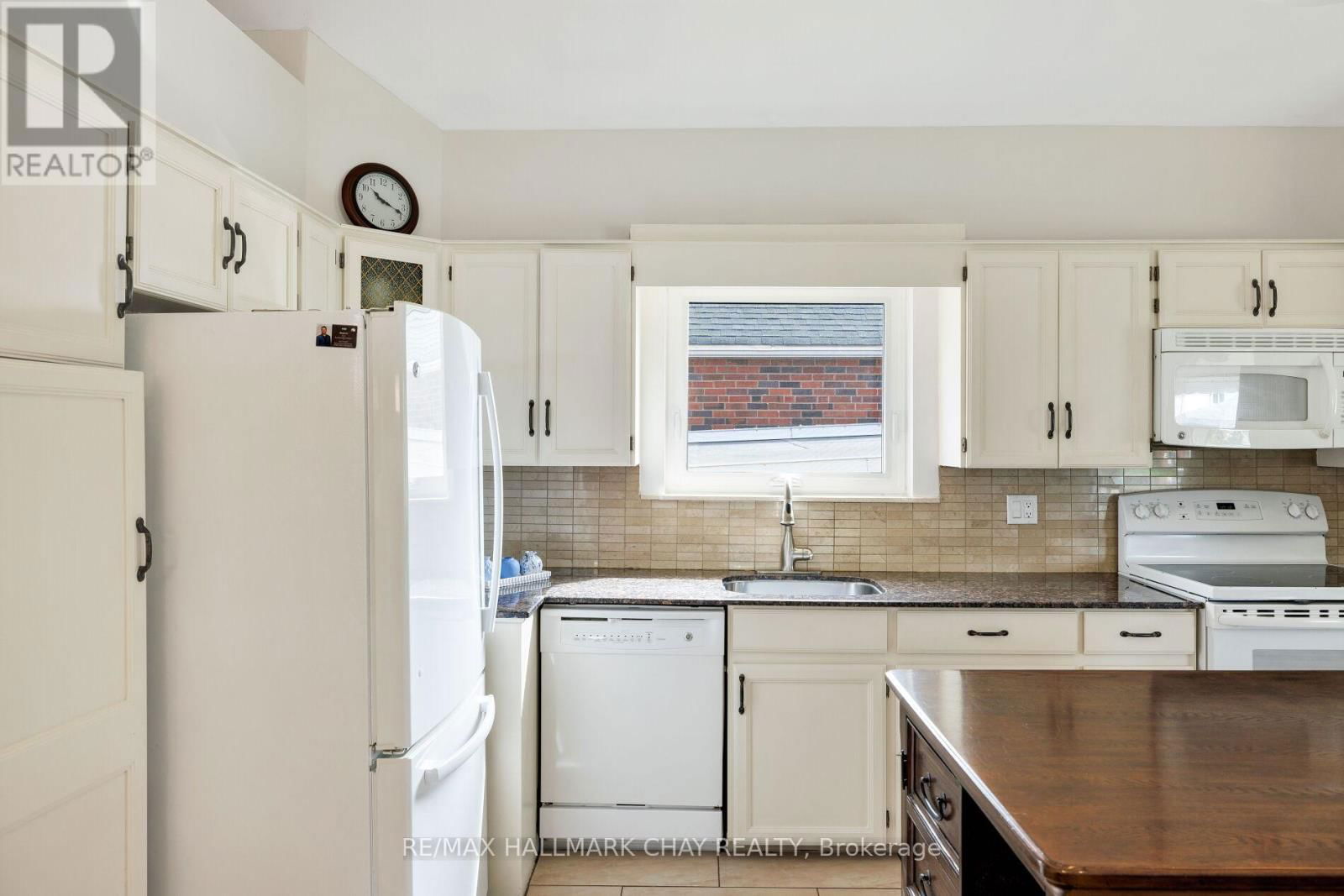239 ELLINGTON DRIVE Image 13
