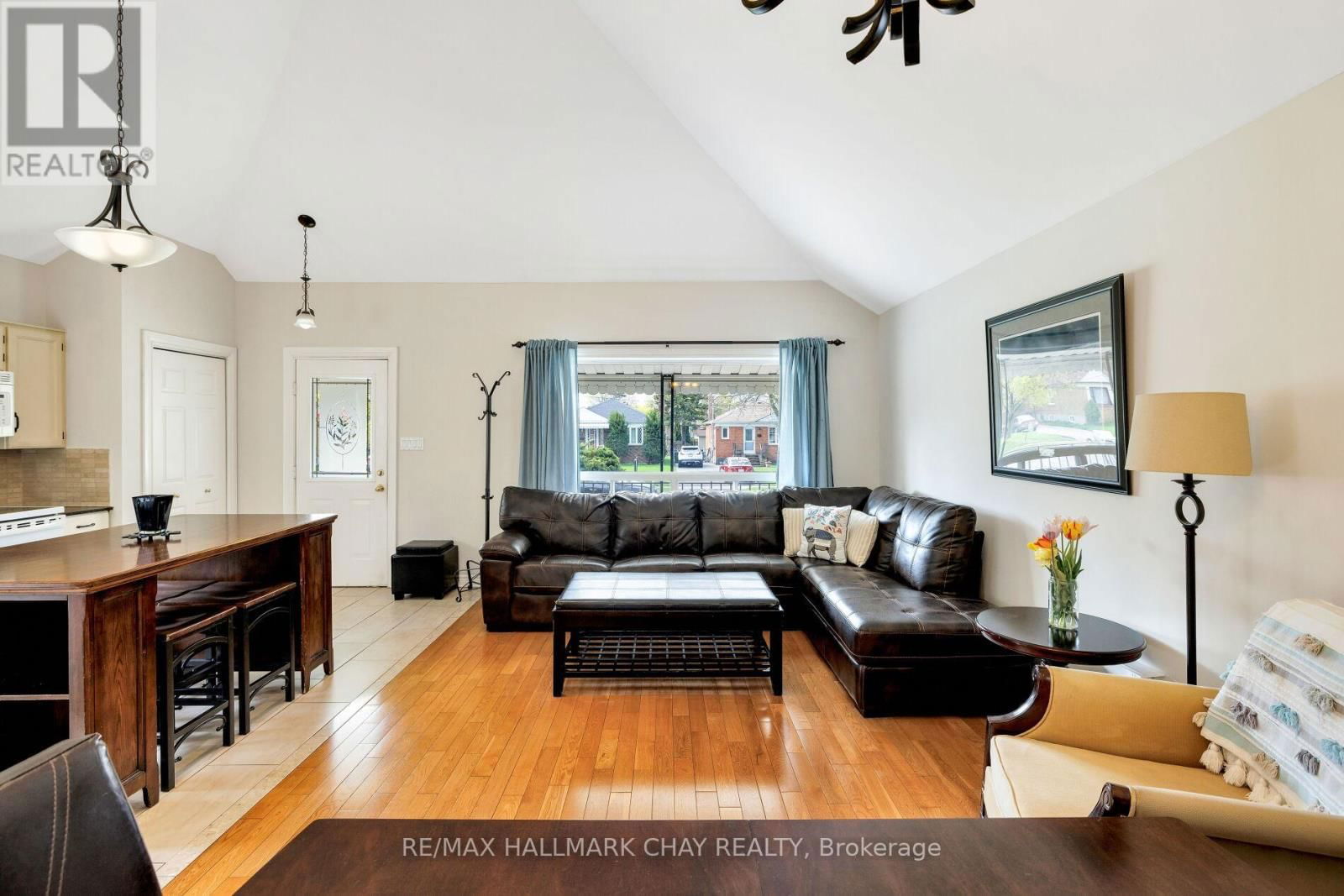 239 ELLINGTON DRIVE Image 14