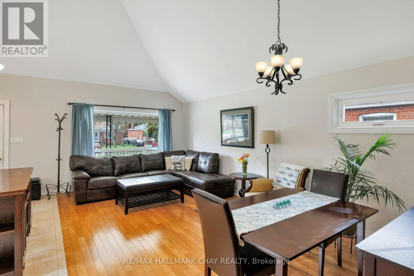 239 ELLINGTON DRIVE Image 15