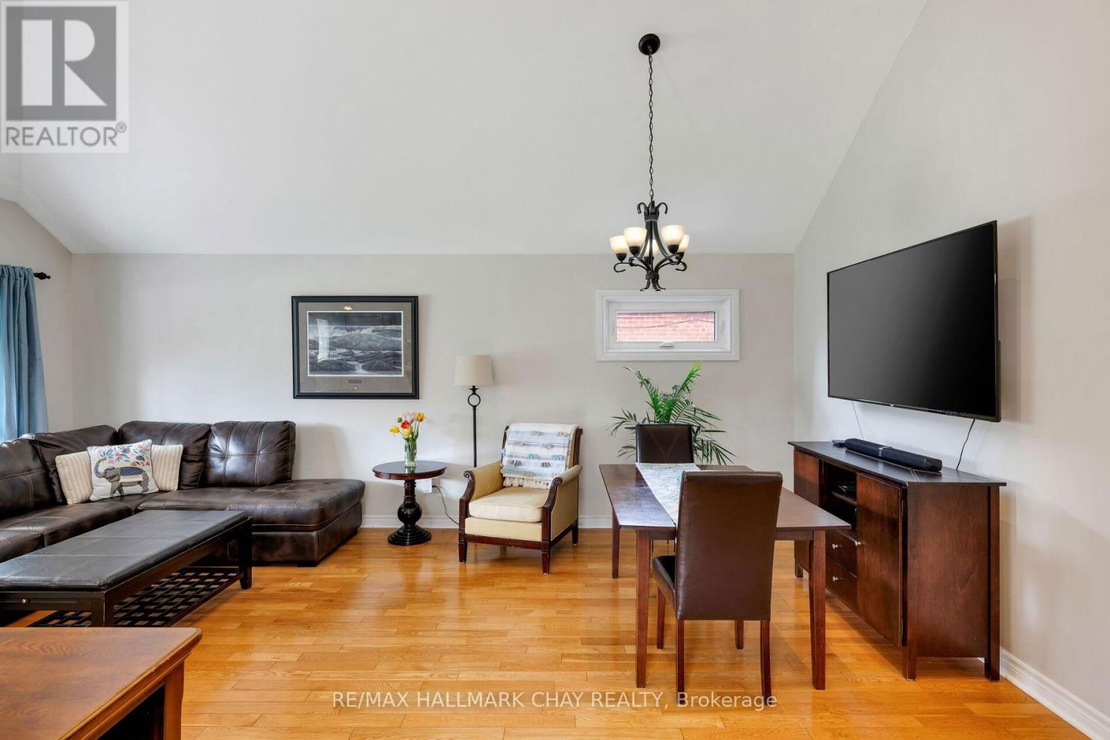 239 ELLINGTON DRIVE Image 16
