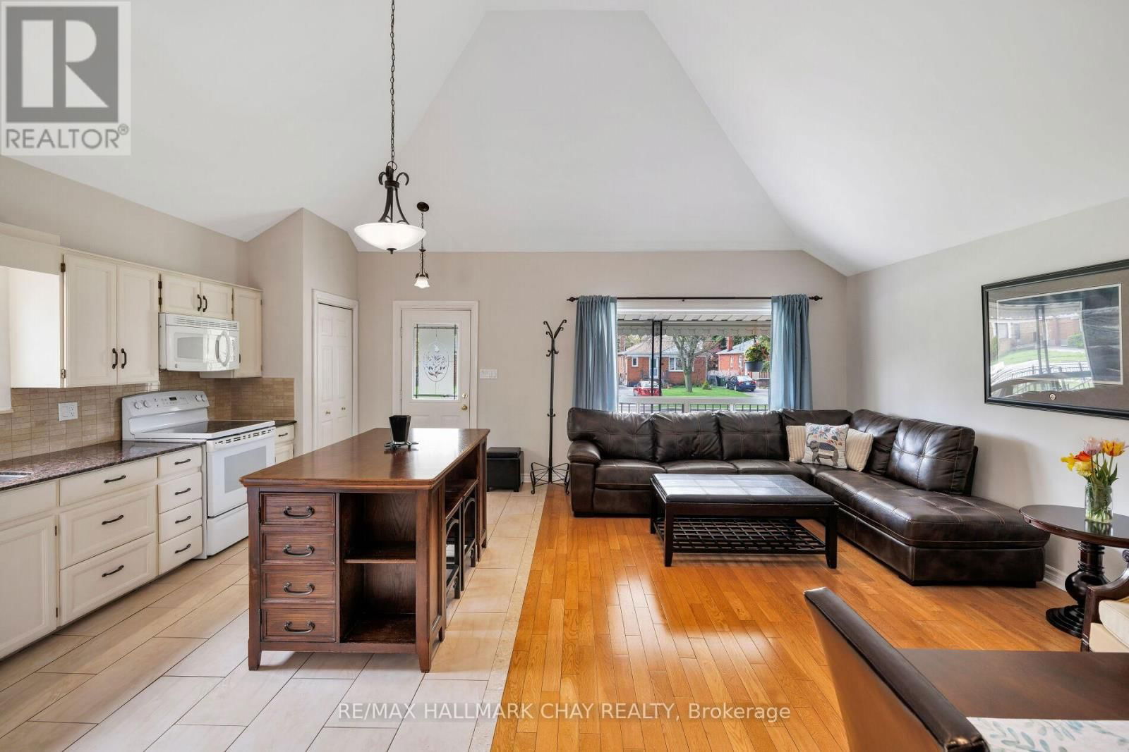 239 ELLINGTON DRIVE Image 18