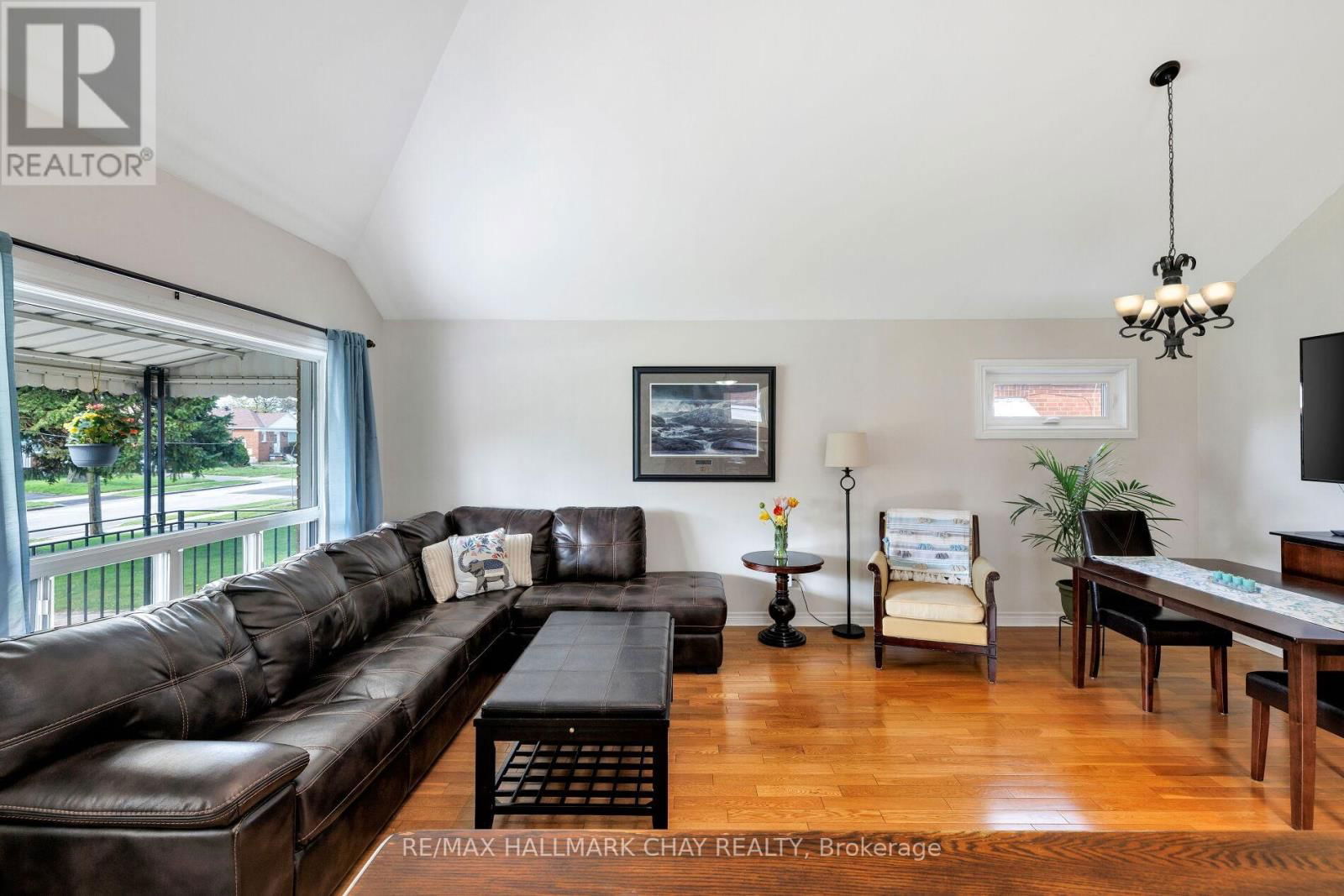 239 ELLINGTON DRIVE Image 8