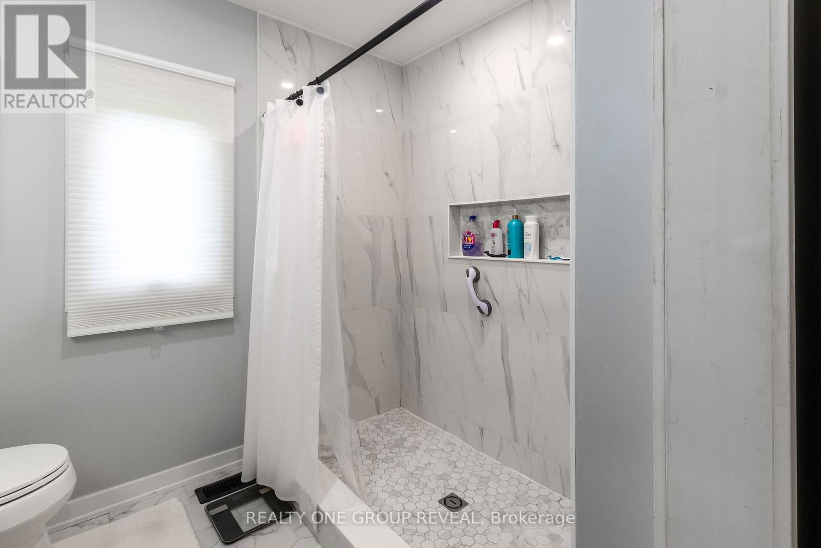 12 BROOK STREET Image 12