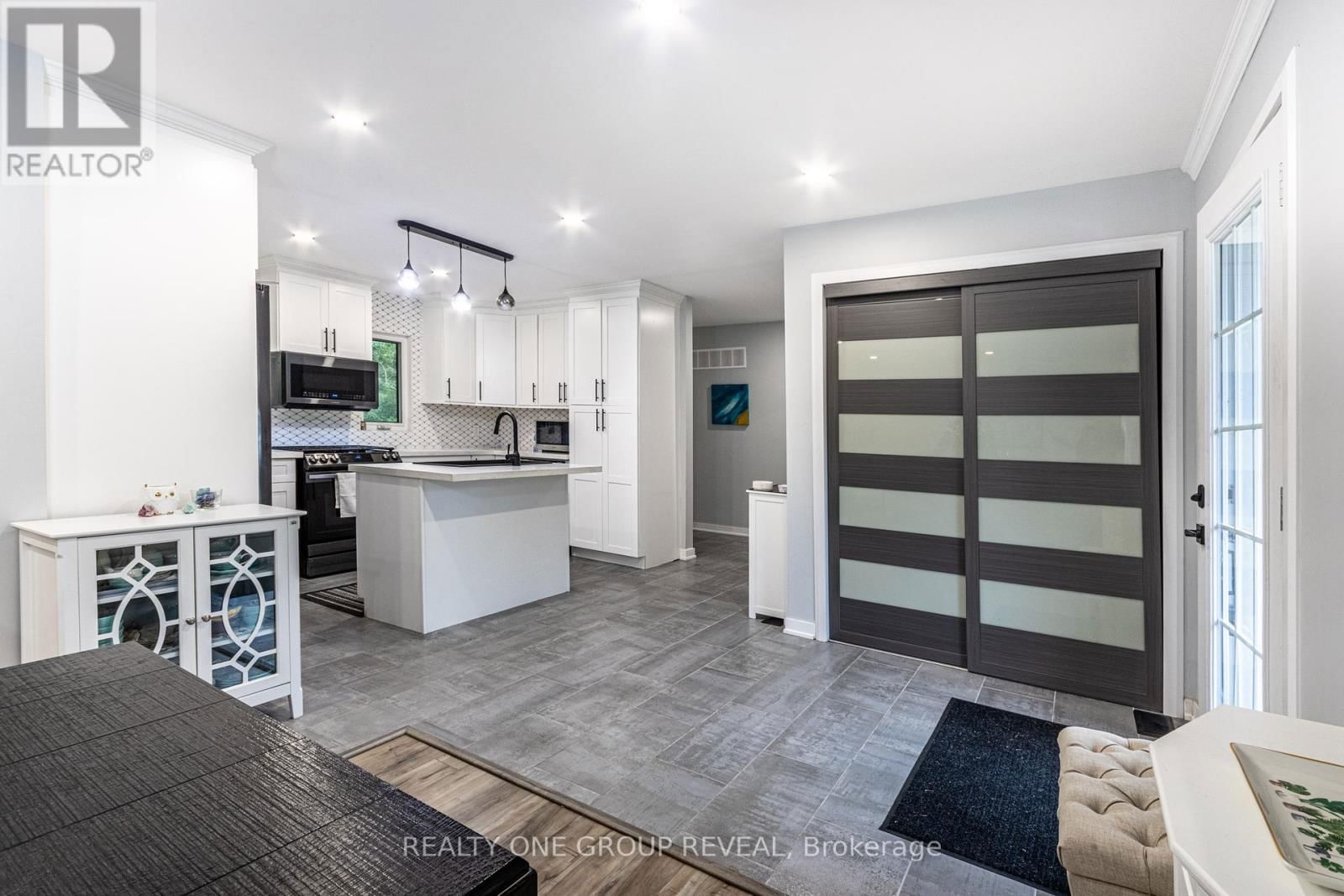 12 BROOK STREET Image 4