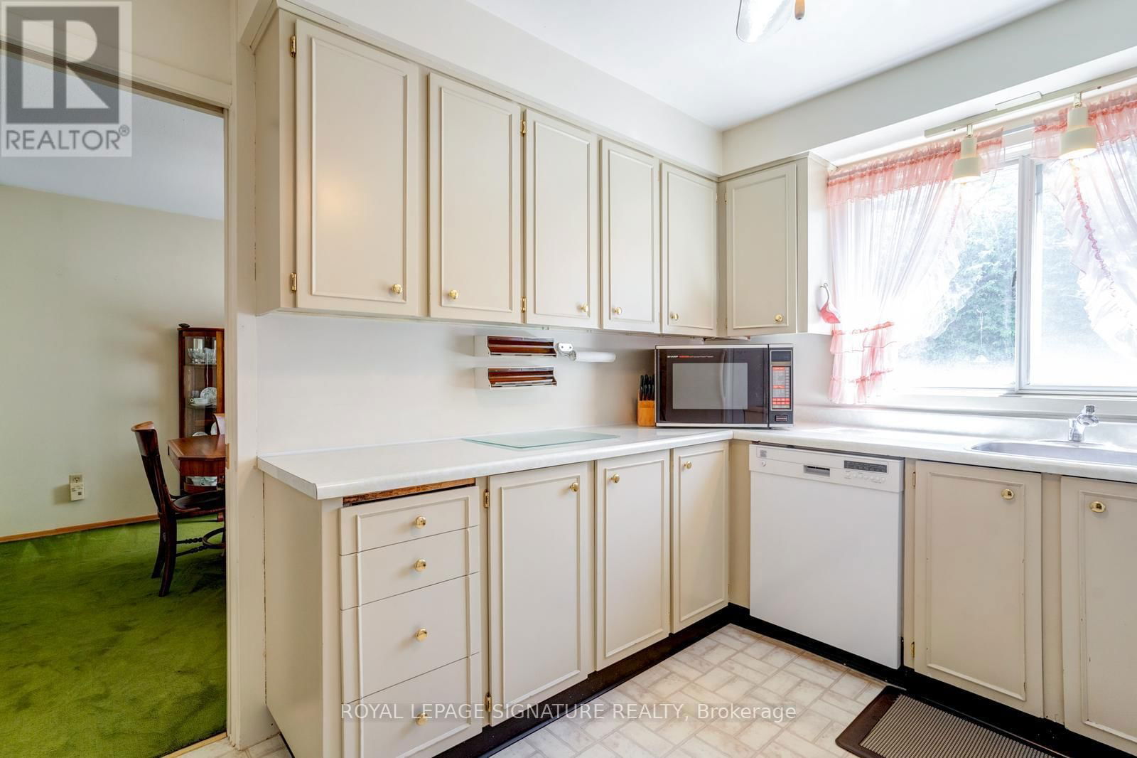 22 DALBRET CRESCENT Image 10