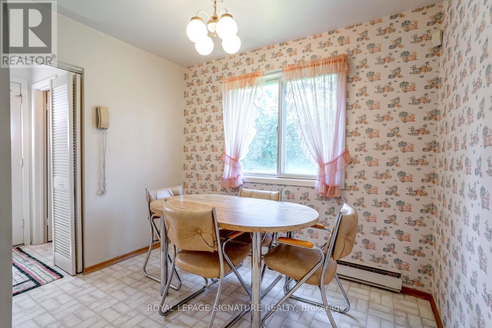 22 DALBRET CRESCENT Image 11