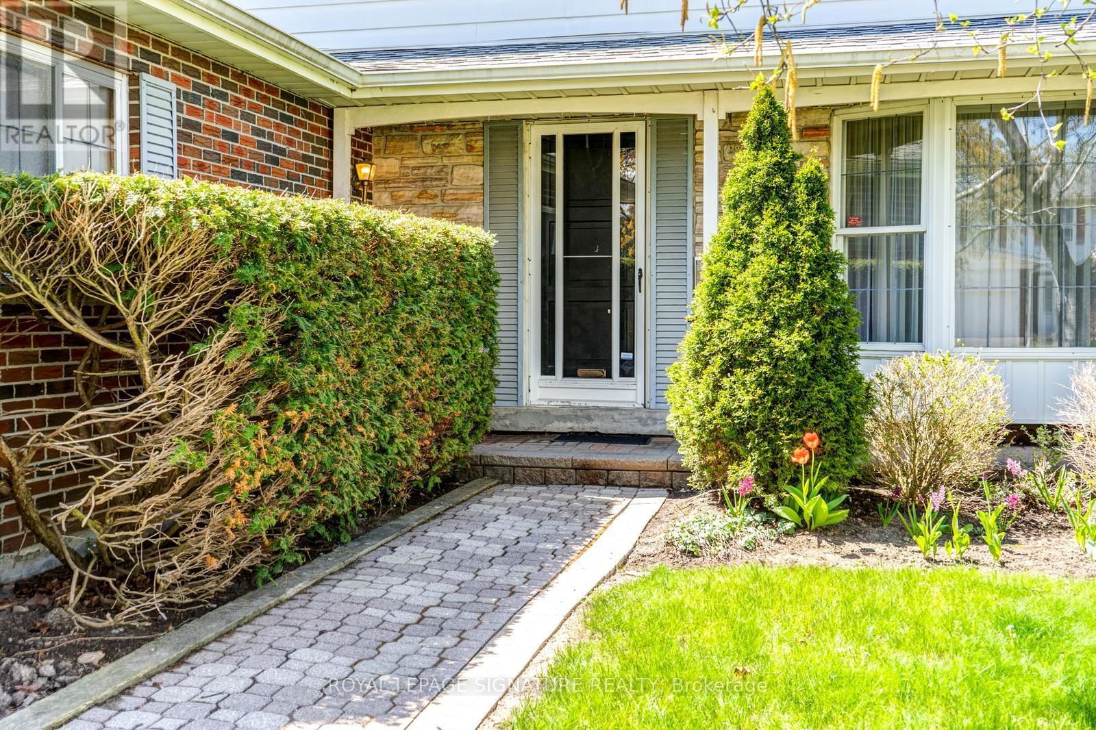 22 DALBRET CRESCENT Image 3