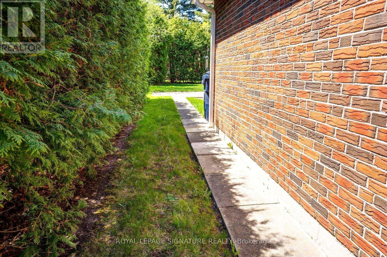 22 DALBRET CRESCENT Image 38