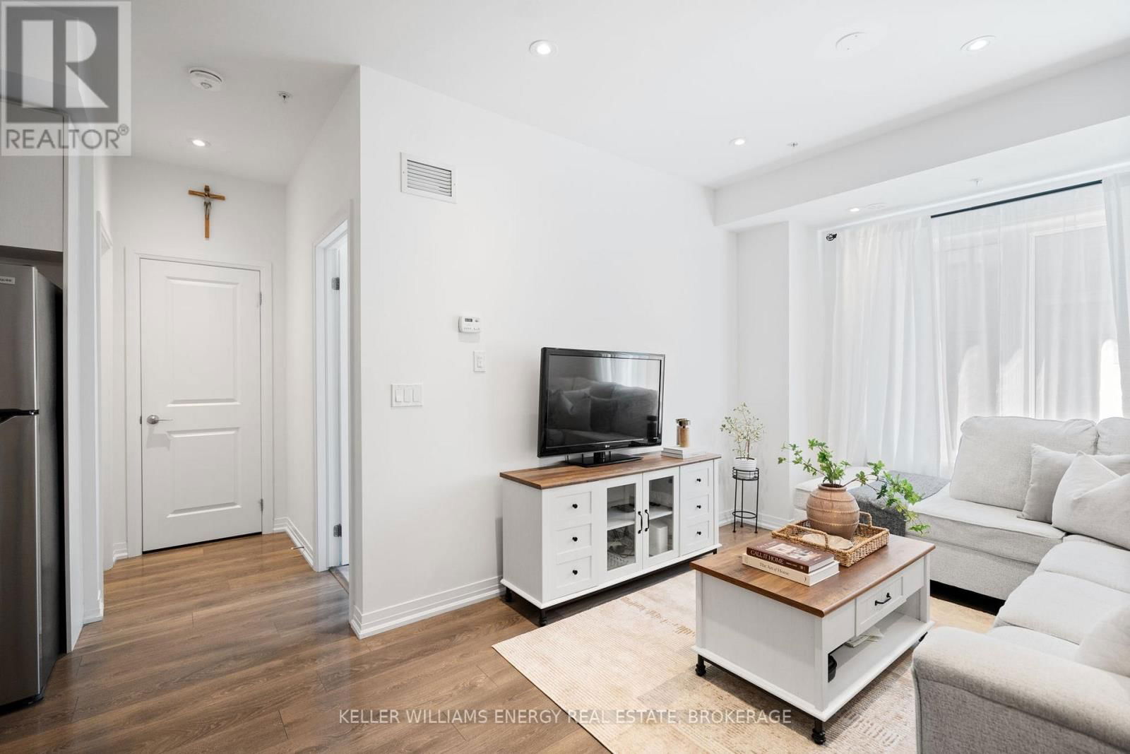 202 - 2635 WILLIAM JACKSON DRIVE Image 12