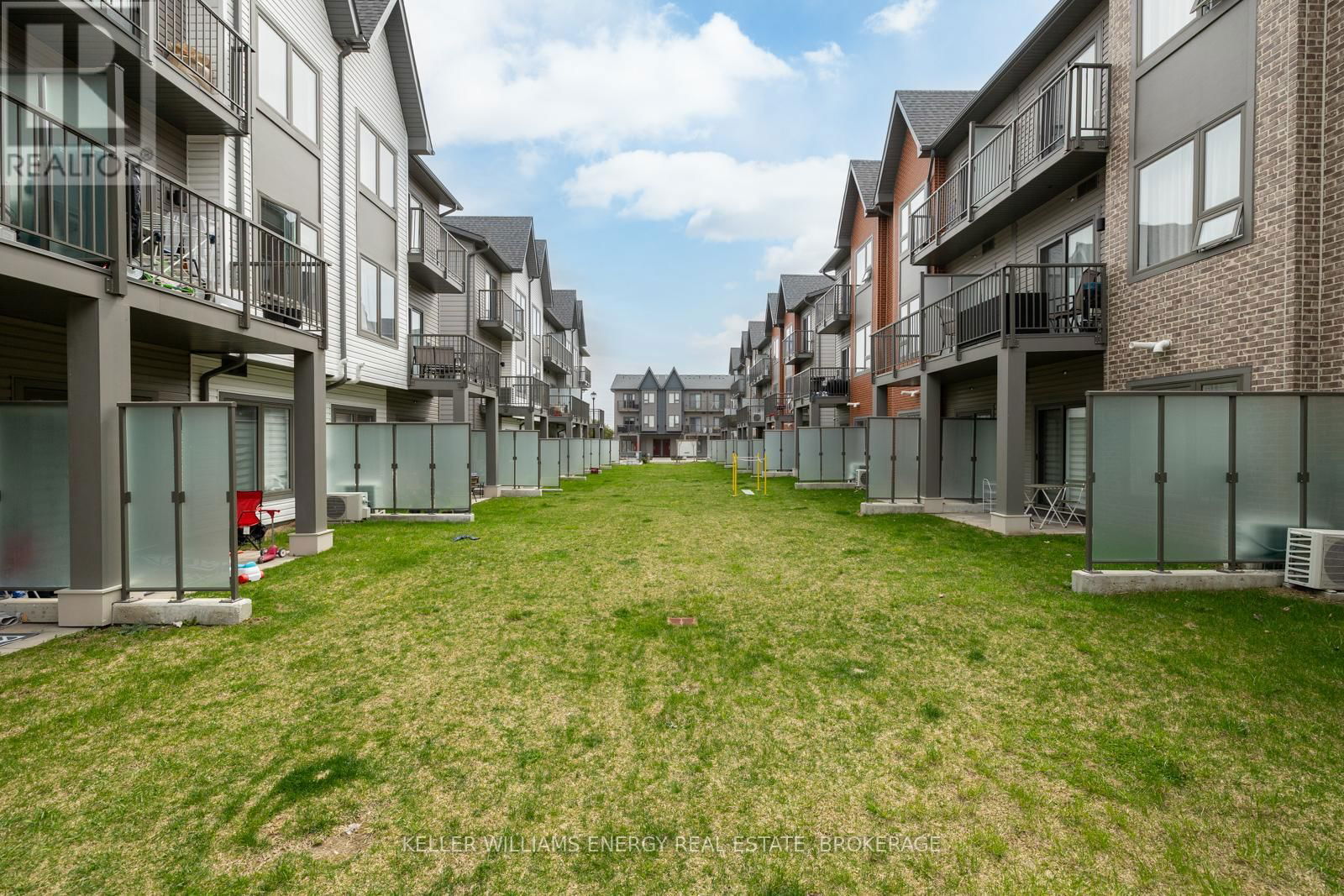 202 - 2635 WILLIAM JACKSON DRIVE Image 28