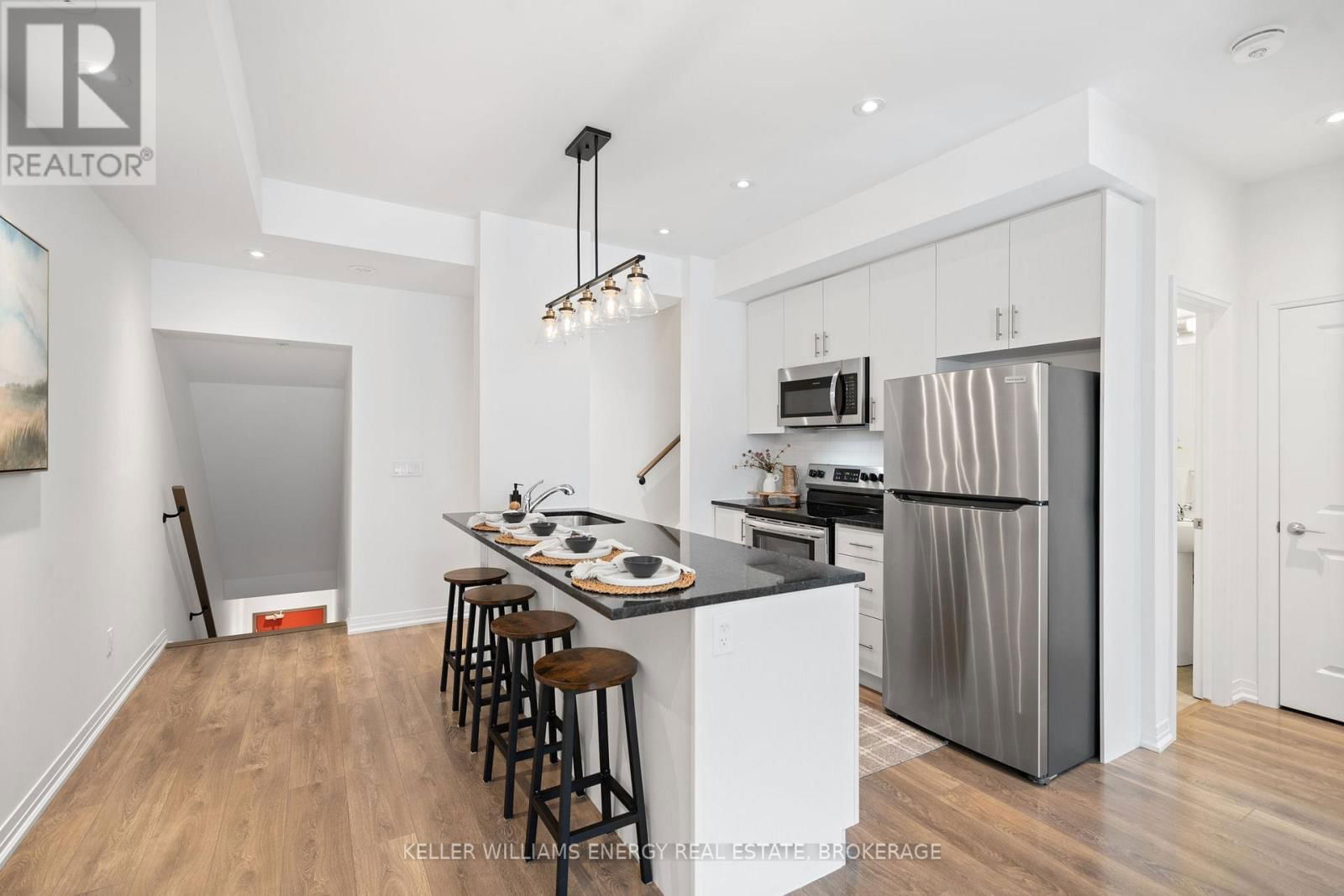202 - 2635 WILLIAM JACKSON DRIVE Image 6