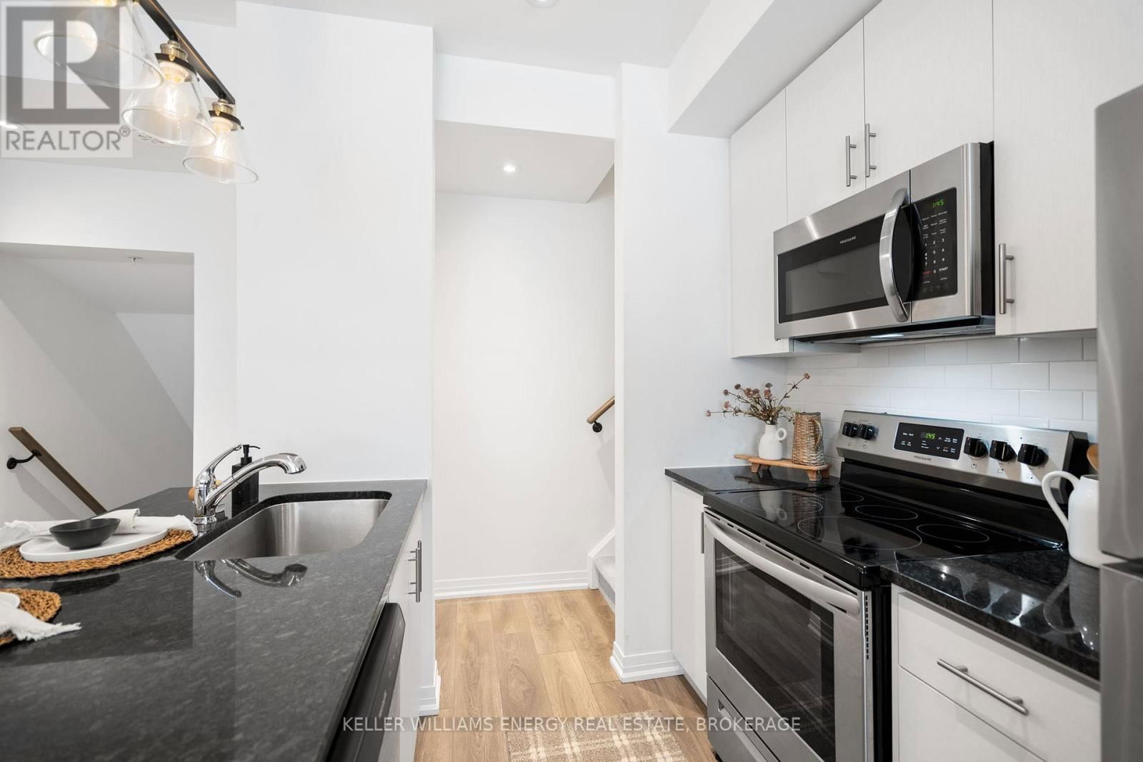 202 - 2635 WILLIAM JACKSON DRIVE Image 8
