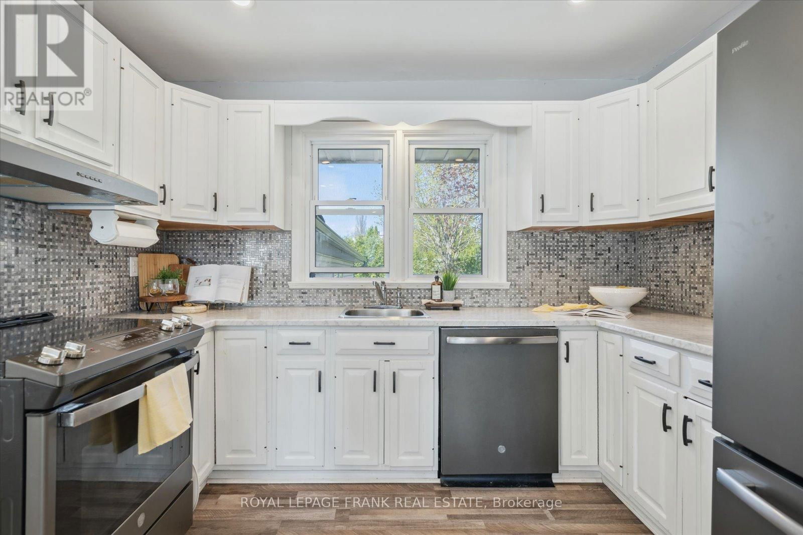 109 ONTARIO STREET Image 11
