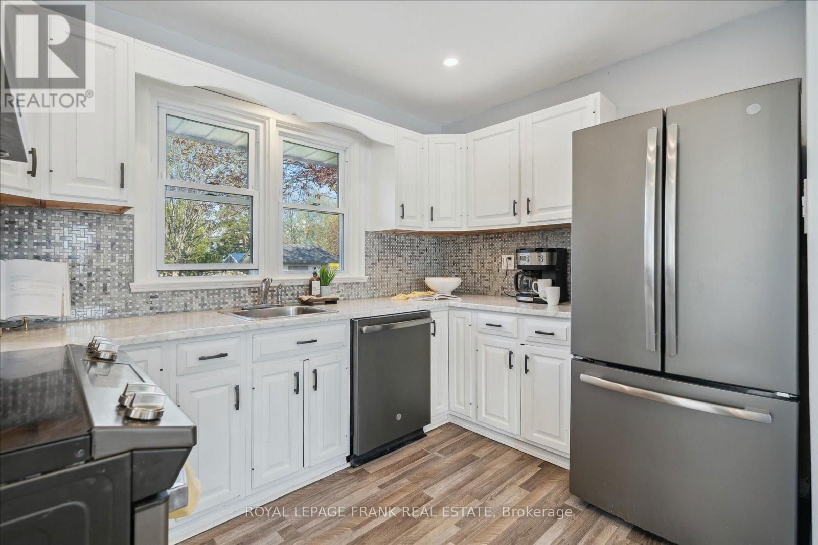 109 ONTARIO STREET Image 12