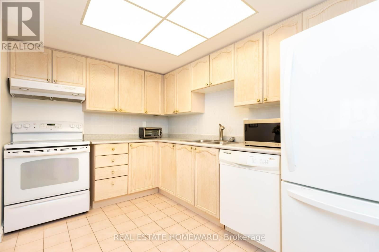 409 - 1093 KINGSTON RD AVENUE Image 11