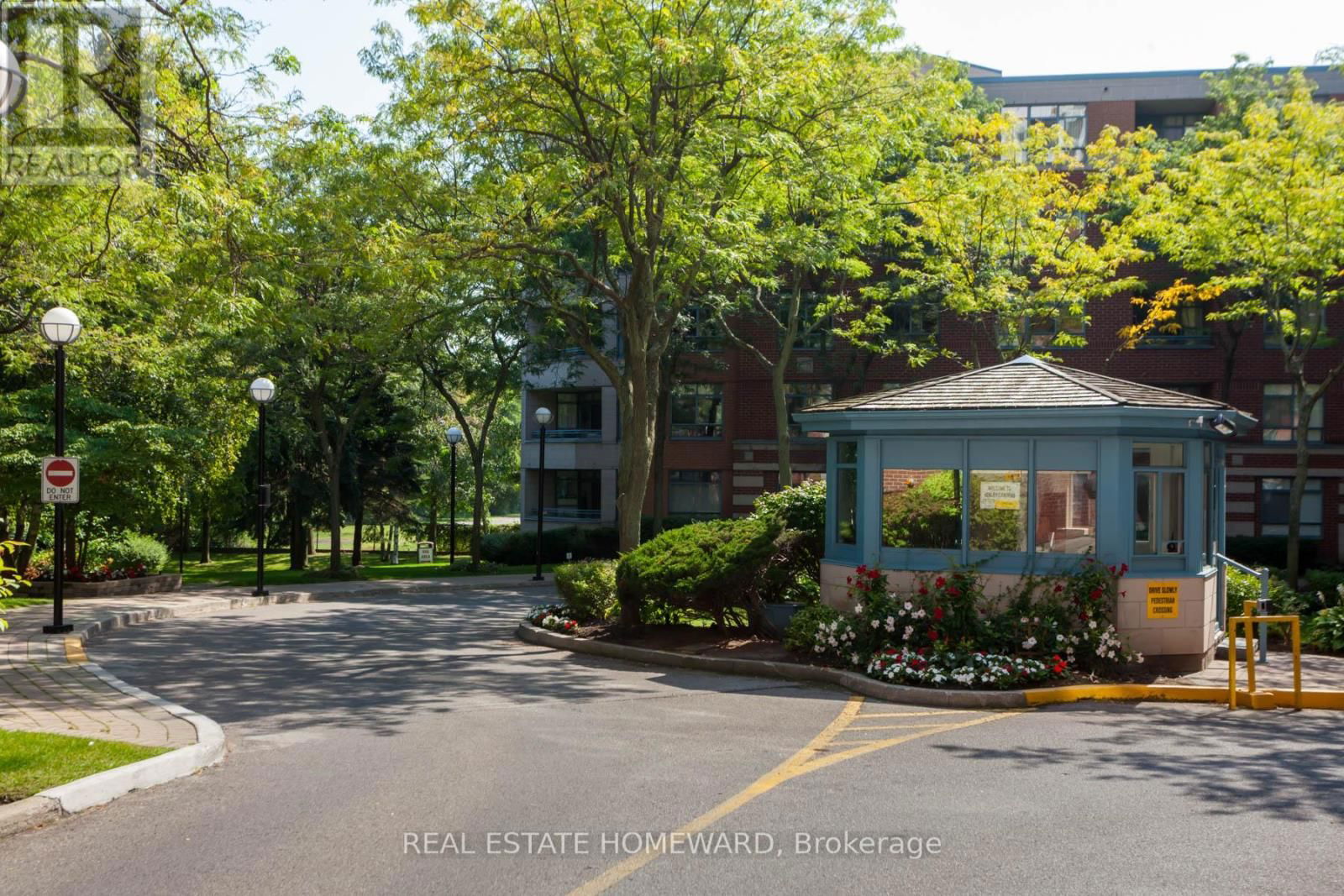 409 - 1093 KINGSTON RD AVENUE Image 32