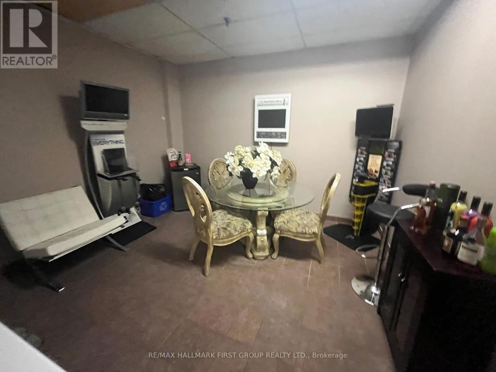 23 - 1400 BAYLY STREET Image 6