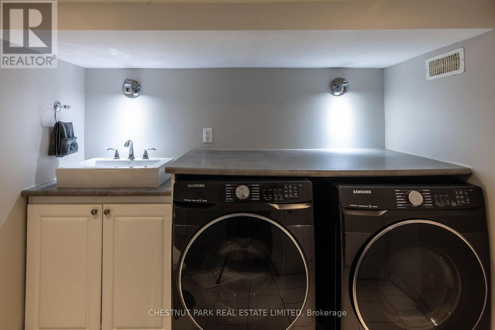 24 HILTZ AVENUE Image 11