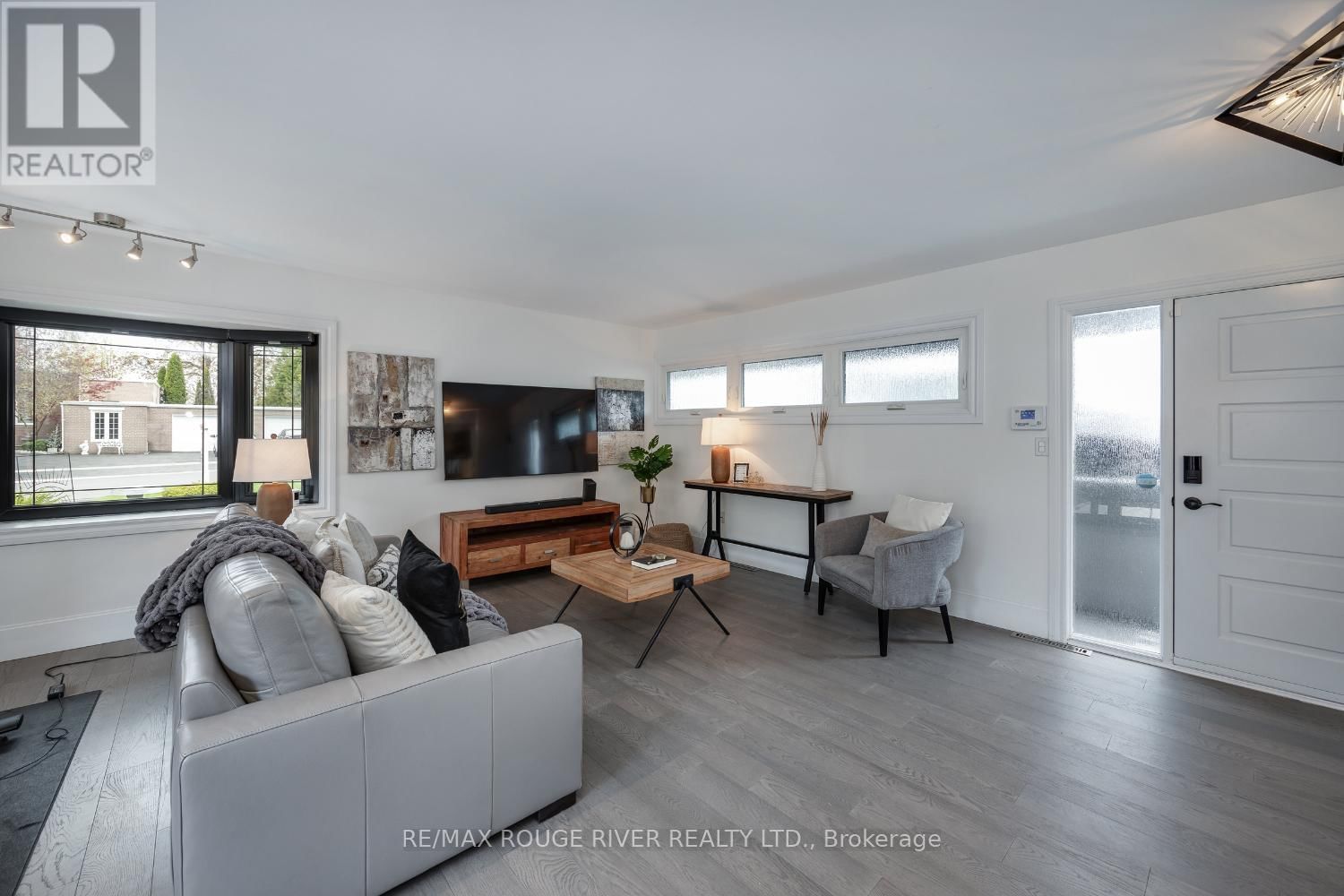 693 CARNEGIE AVENUE Image 10