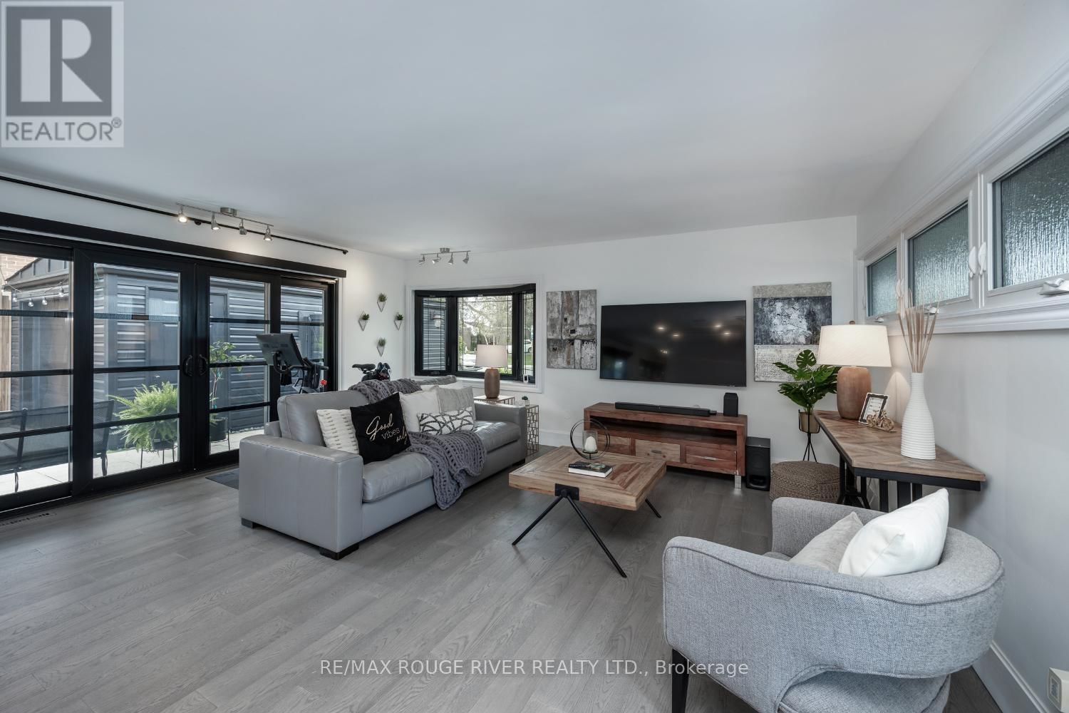 693 CARNEGIE AVENUE Image 11