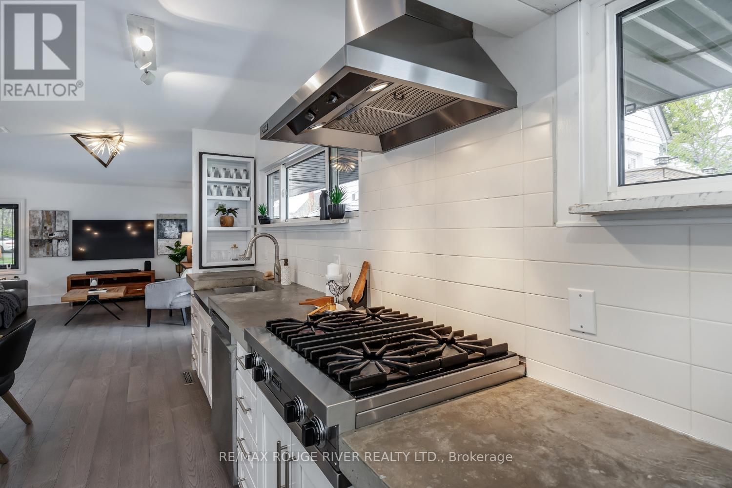 693 CARNEGIE AVENUE Image 12