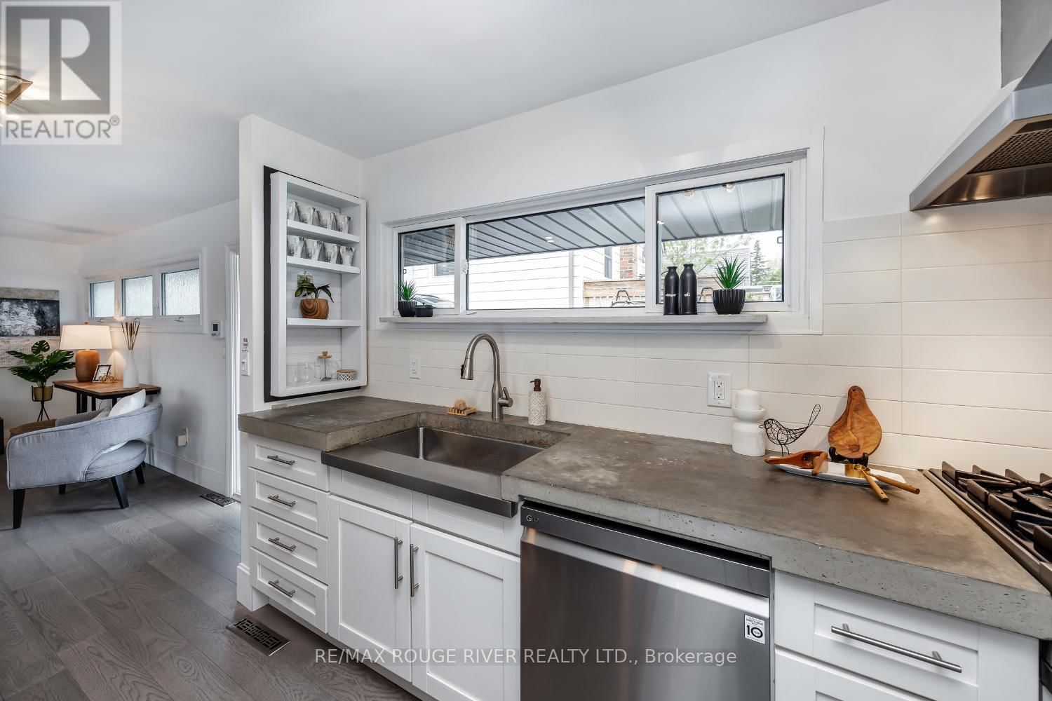 693 CARNEGIE AVENUE Image 14