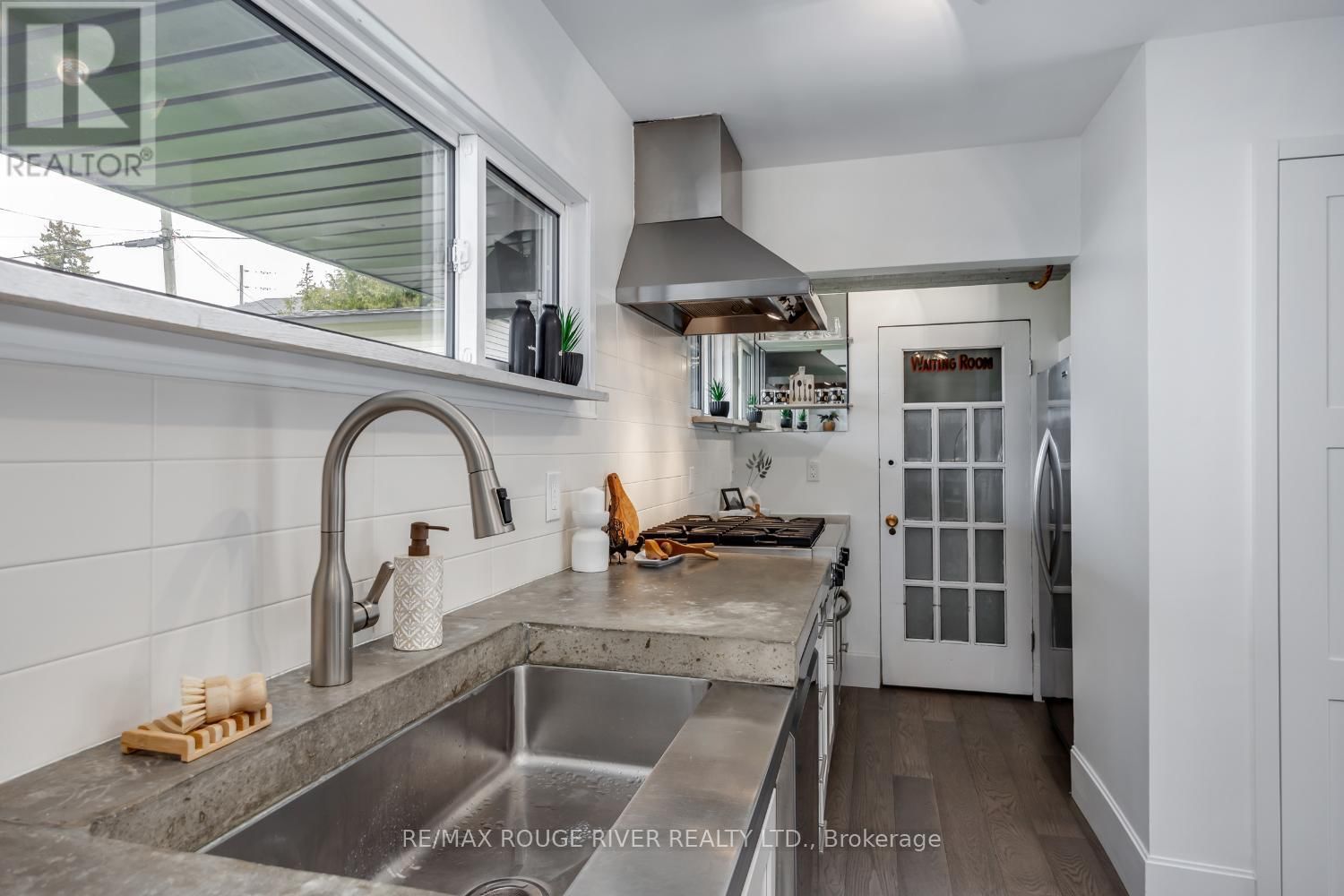 693 CARNEGIE AVENUE Image 15