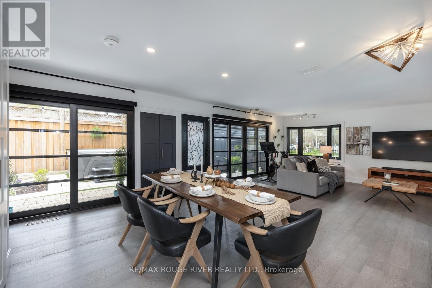 693 CARNEGIE AVENUE Image 23