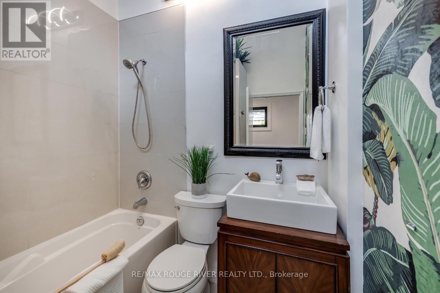 693 CARNEGIE AVENUE Image 26