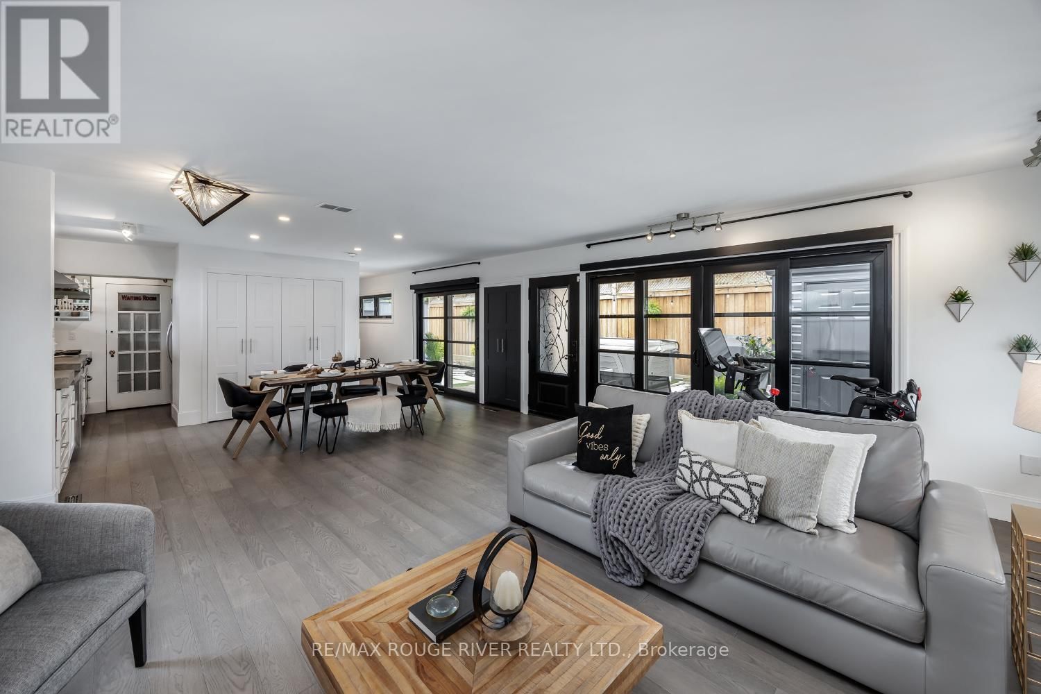 693 CARNEGIE AVENUE Image 6