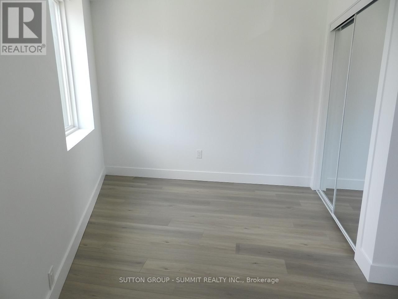 201 - 577 GERRARD STREET EAST Image 8