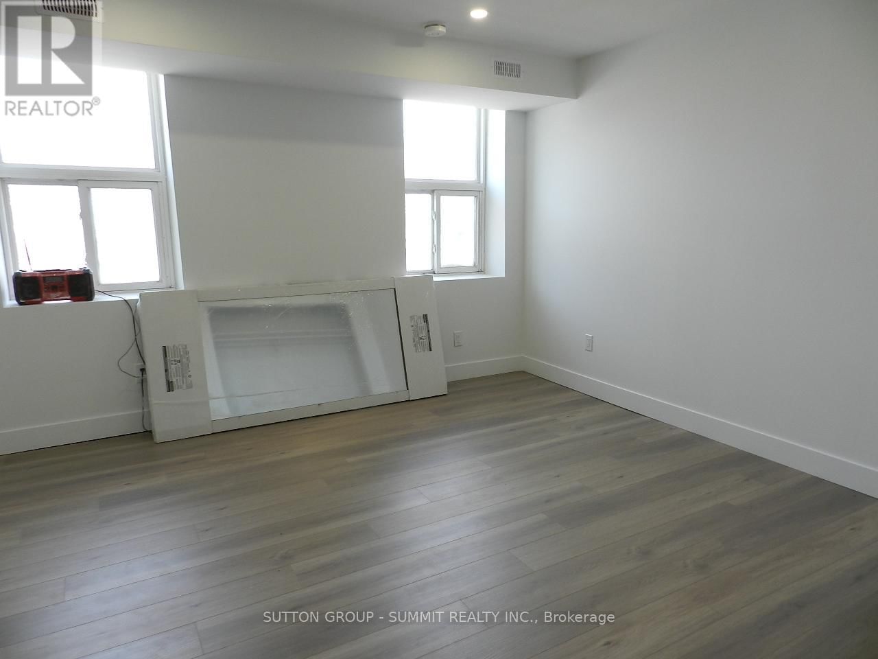 202 - 577 GERRARD STREET EAST Image 3
