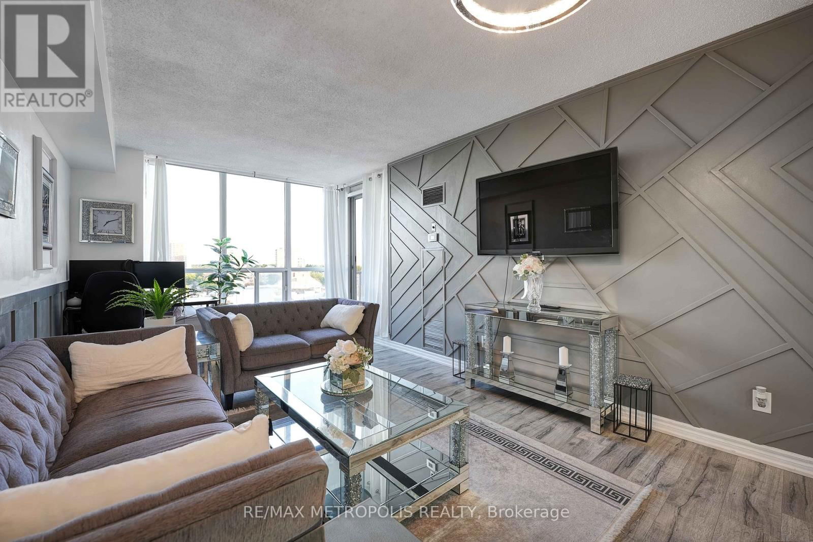 1011 - 410 MCLEVIN AVENUE Image 6
