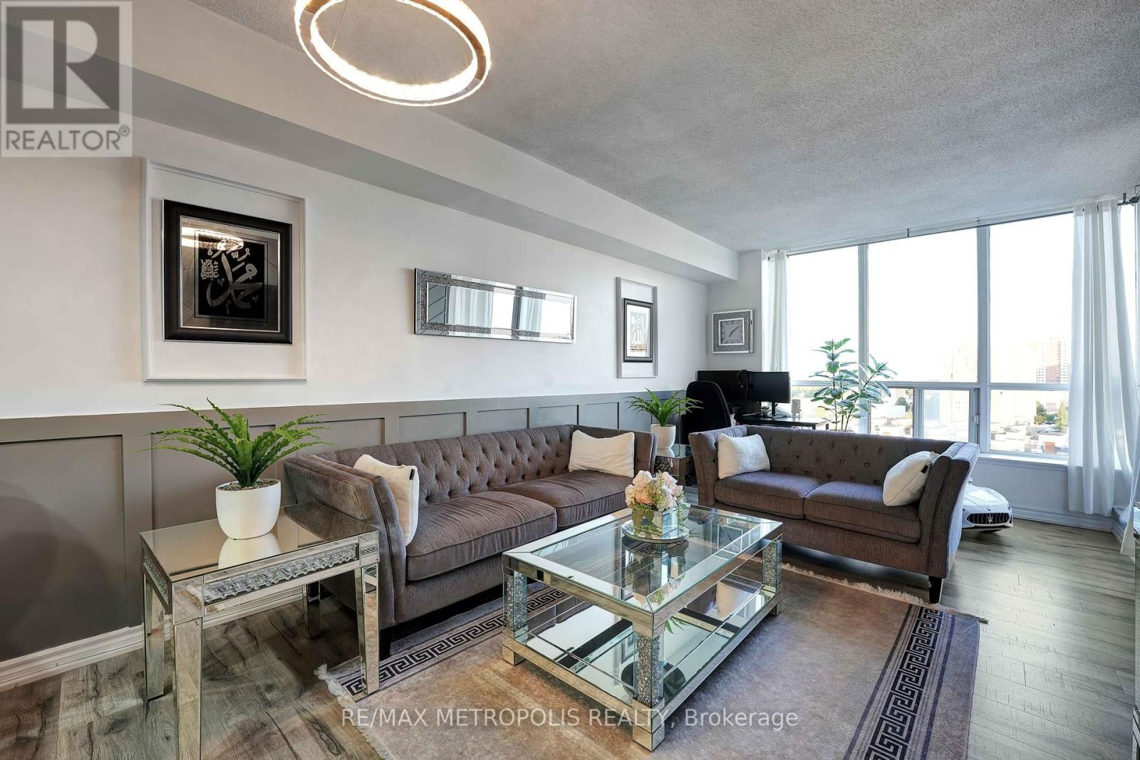 1011 - 410 MCLEVIN AVENUE Image 7