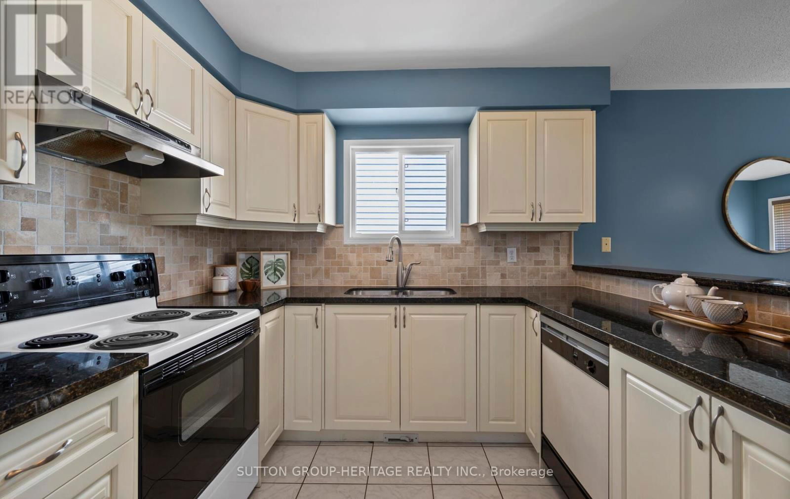 33 SOUTHWELL AVENUE Image 10