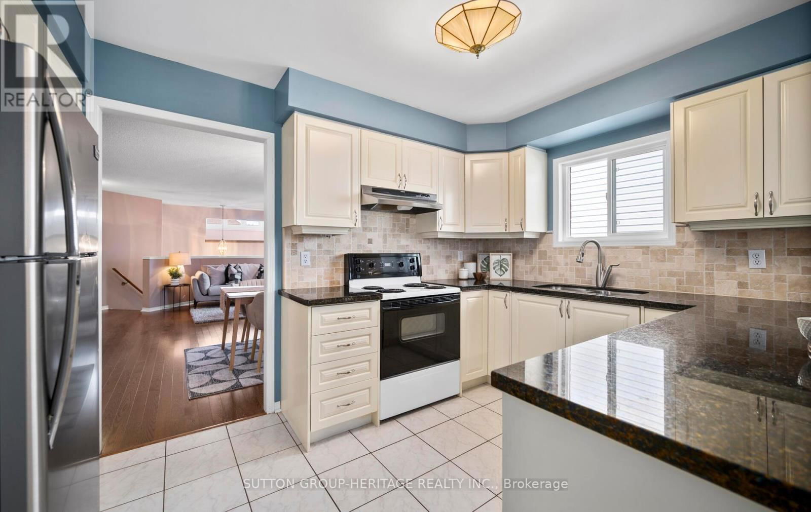 33 SOUTHWELL AVENUE Image 12