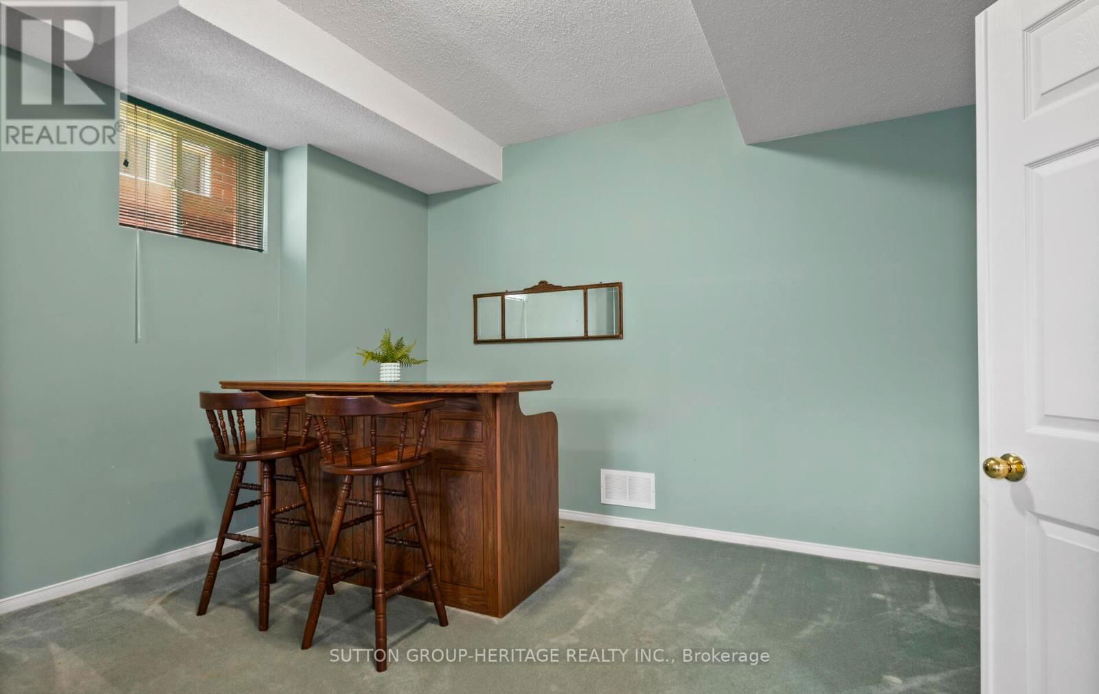 33 SOUTHWELL AVENUE Image 25
