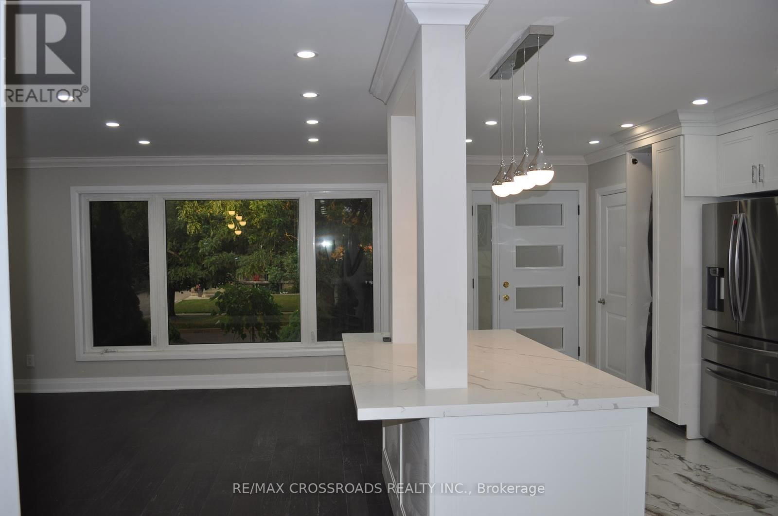 120 HISCOCK(MAIN FLOOR) BOULEVARD Image 10