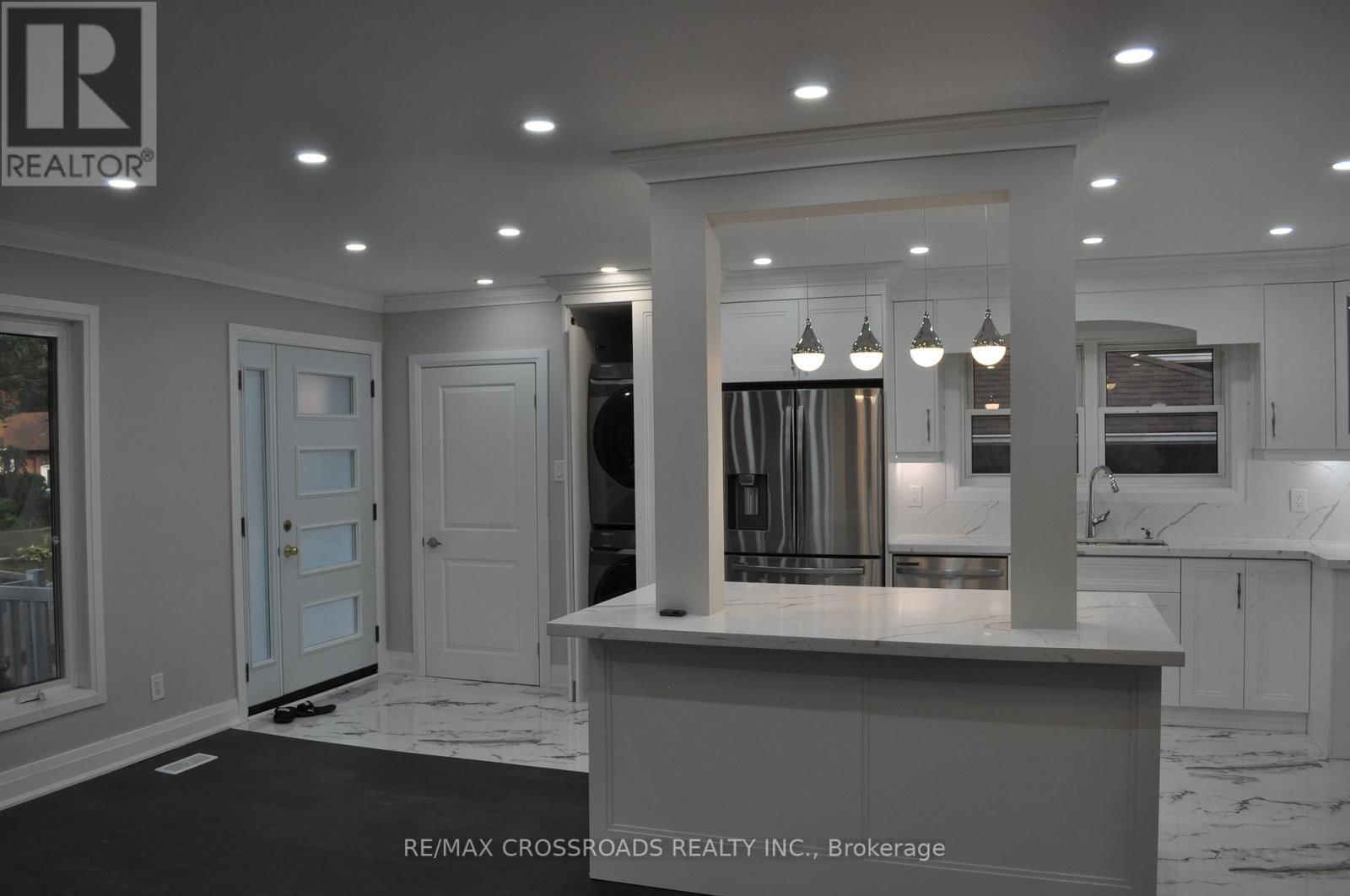 120 HISCOCK(MAIN FLOOR) BOULEVARD Image 12
