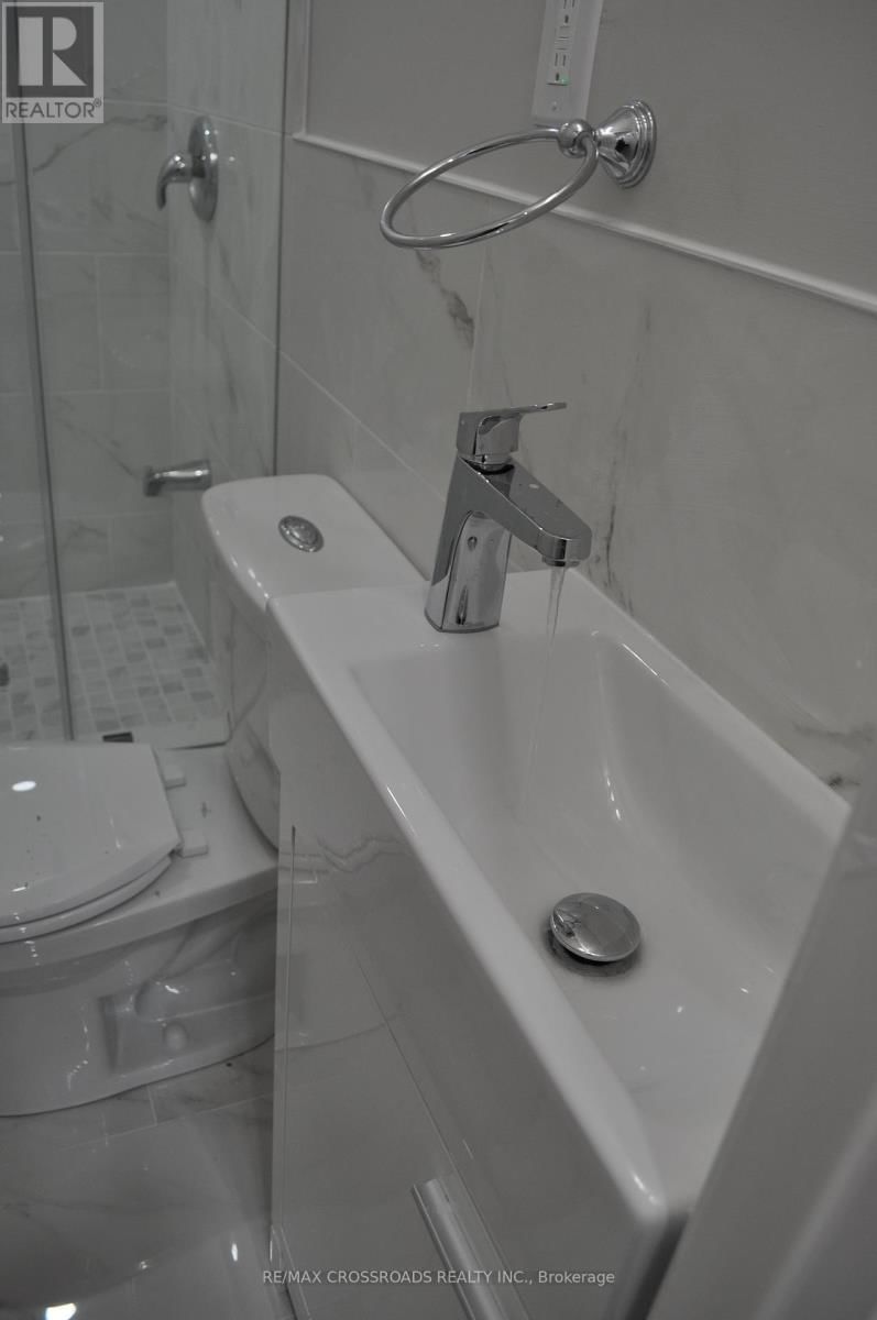 120 HISCOCK(MAIN FLOOR) BOULEVARD Image 18