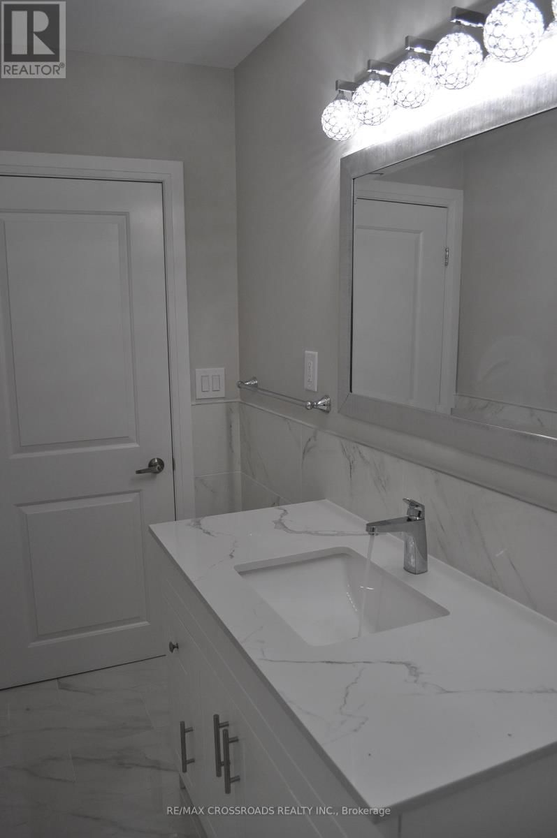 120 HISCOCK(MAIN FLOOR) BOULEVARD Image 23