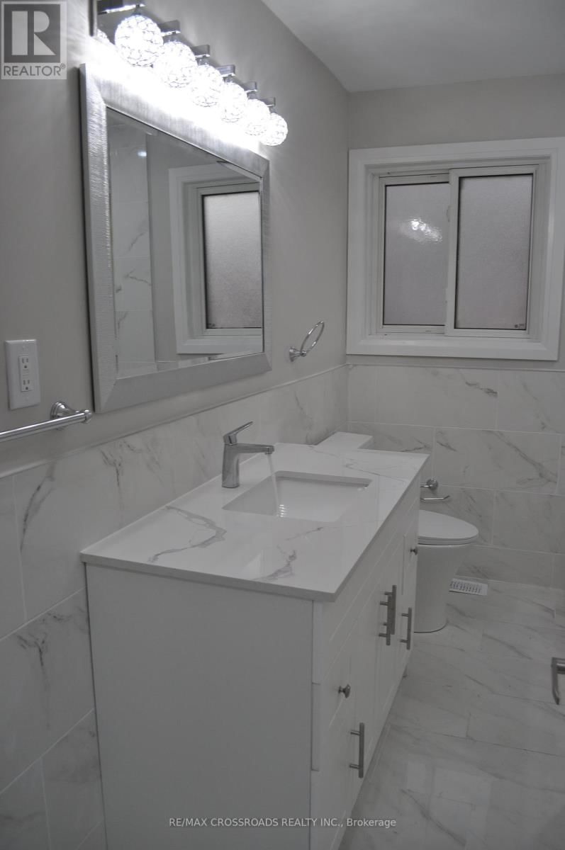 120 HISCOCK(MAIN FLOOR) BOULEVARD Image 24