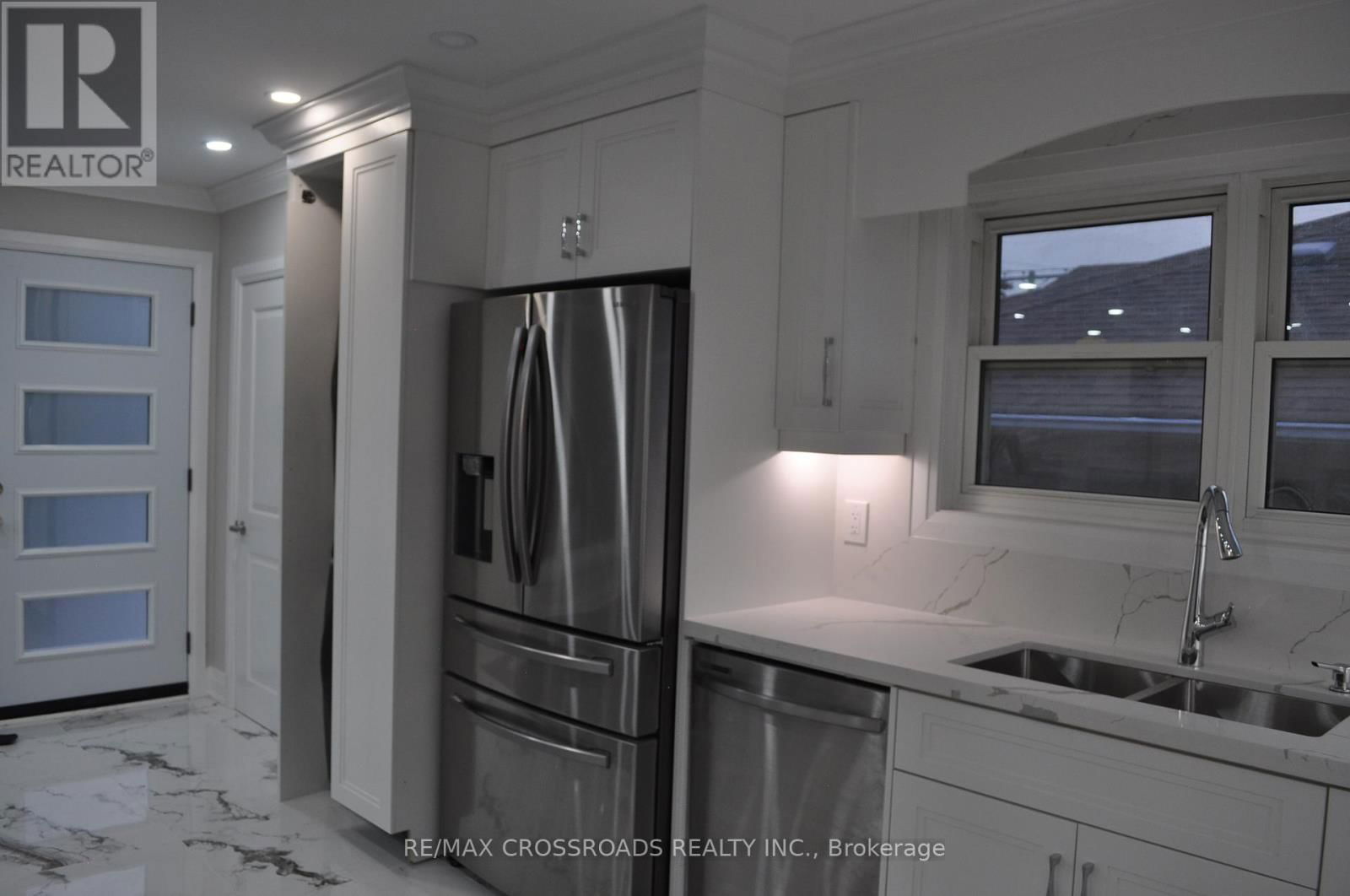 120 HISCOCK(MAIN FLOOR) BOULEVARD Image 30