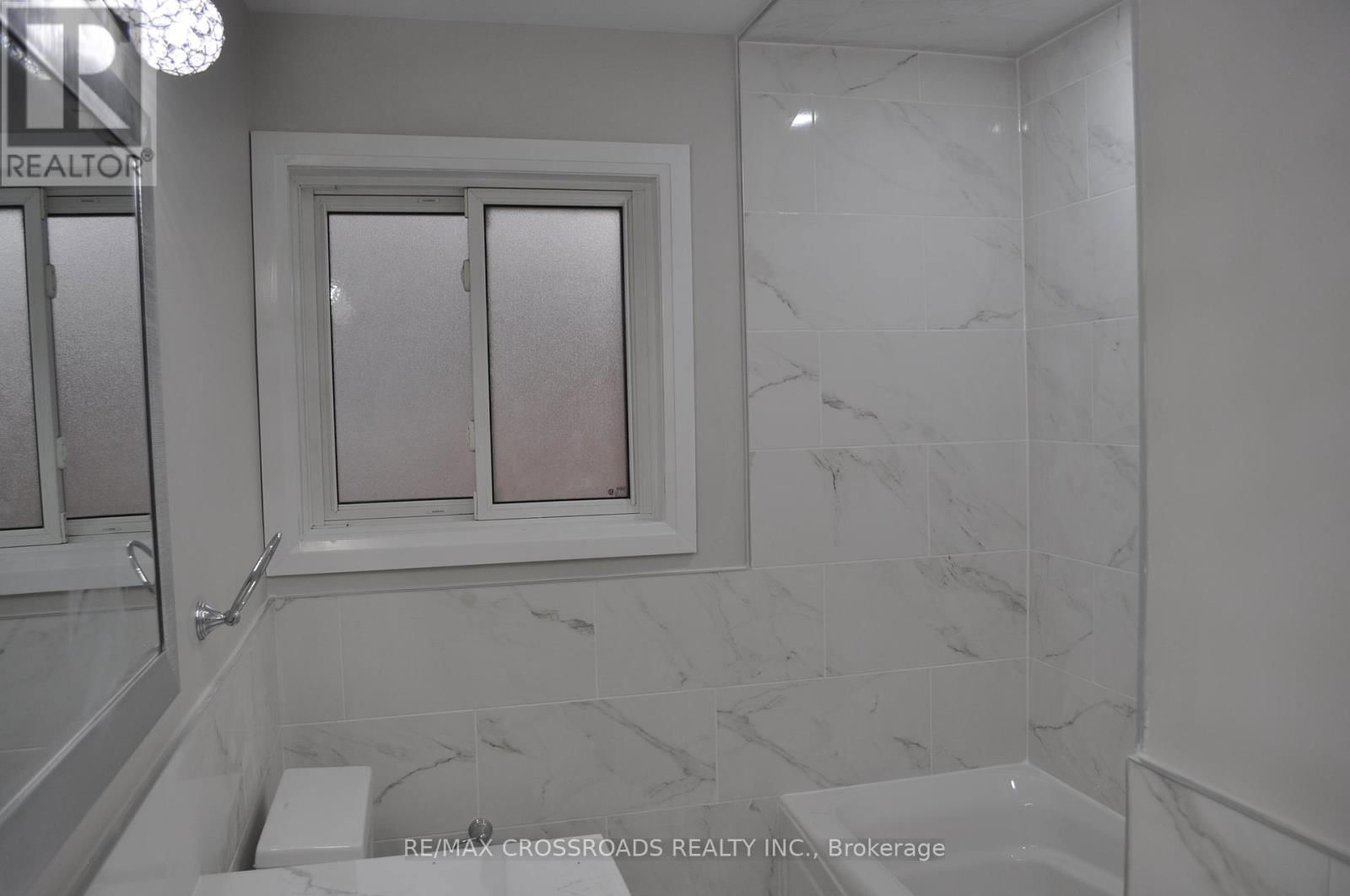 120 HISCOCK(MAIN FLOOR) BOULEVARD Image 32