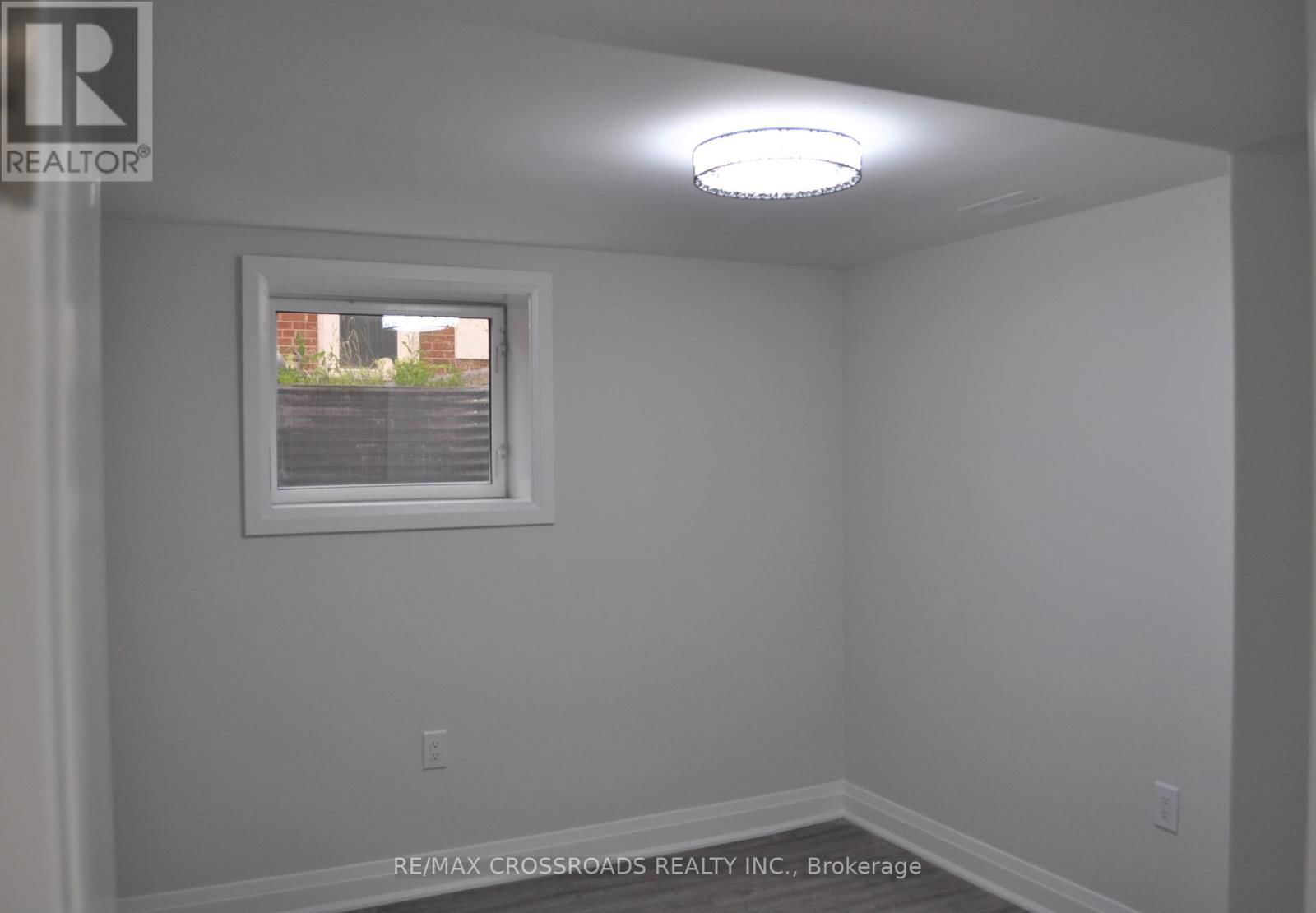 120 HISCOCK(MAIN FLOOR) BOULEVARD Image 34