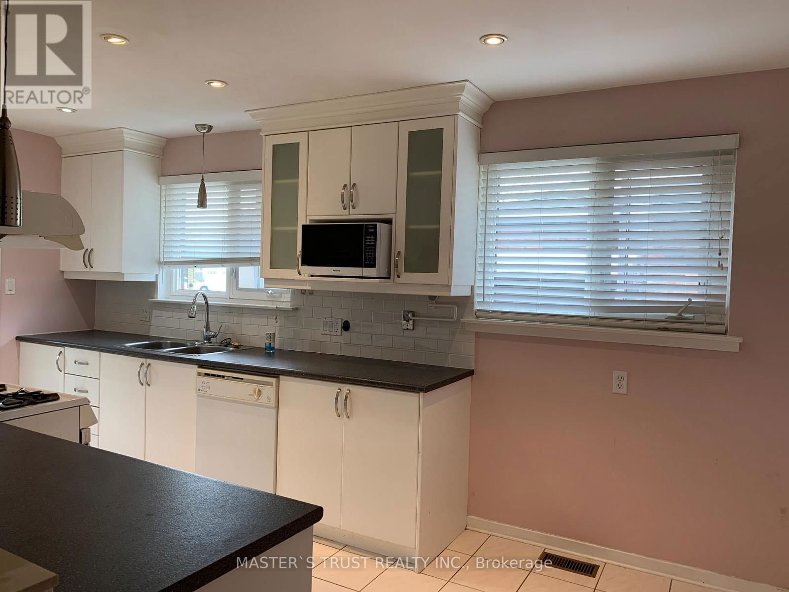 46 ERINLEA CRESCENT Image 3