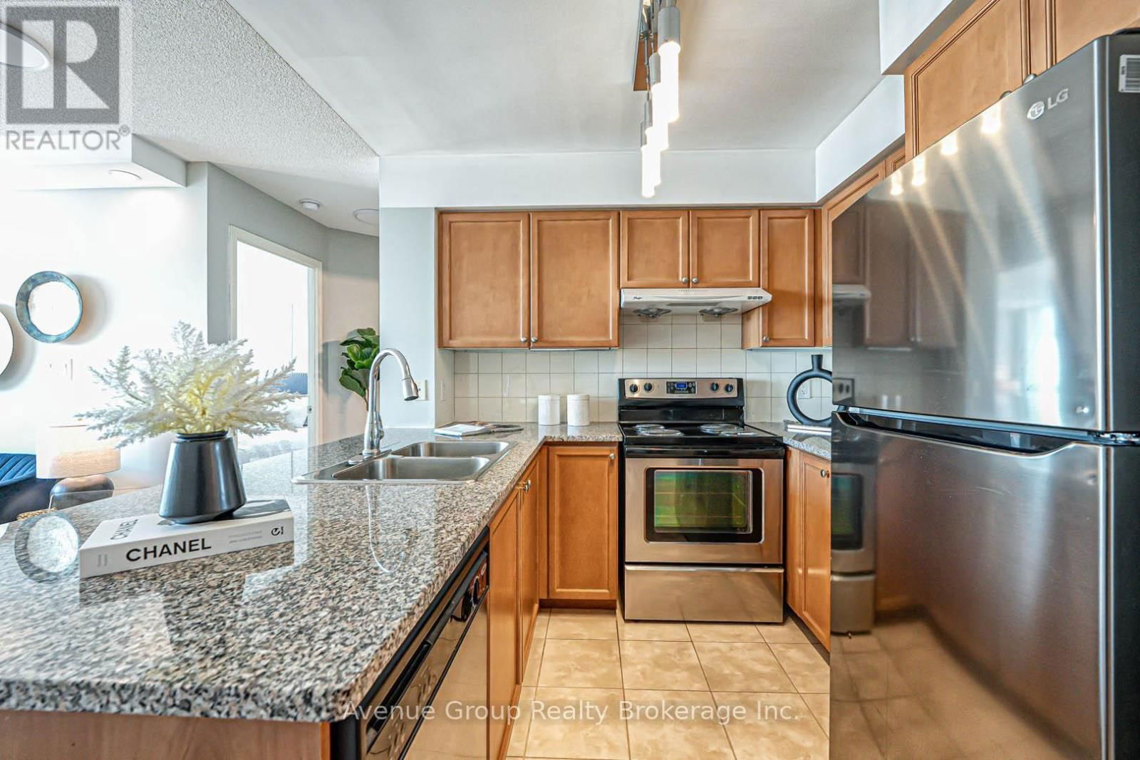 1710 - 88 GRANGEWAY AVENUE Image 13