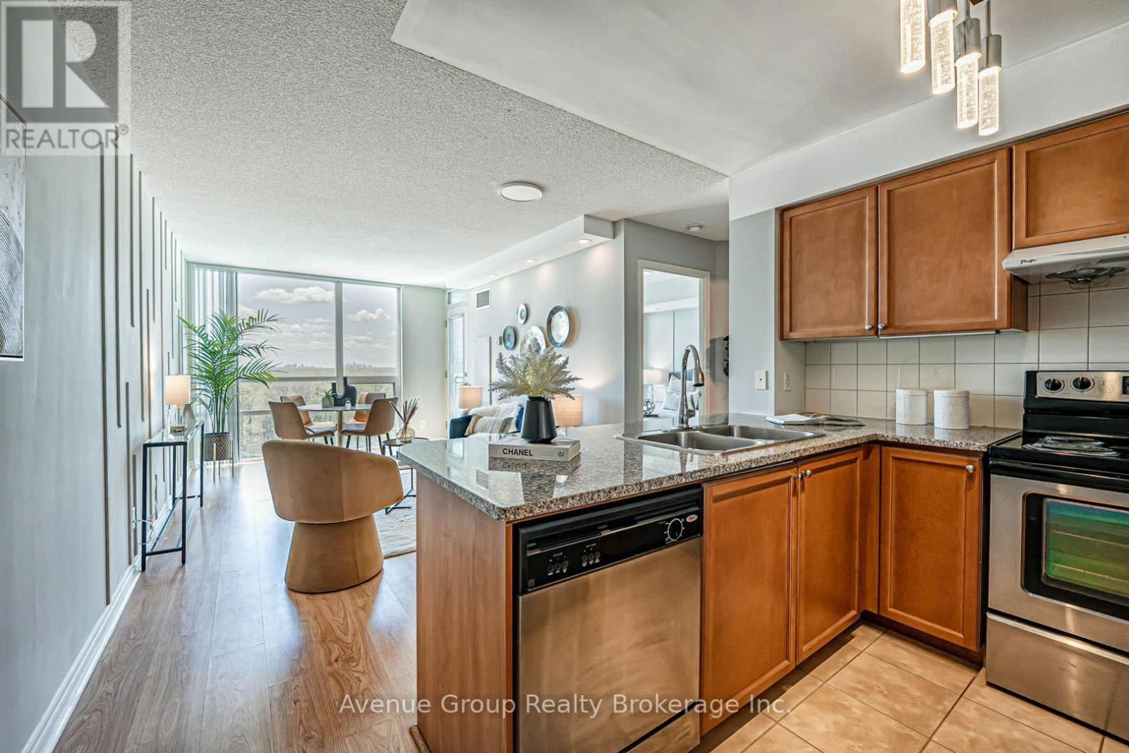 1710 - 88 GRANGEWAY AVENUE Image 5