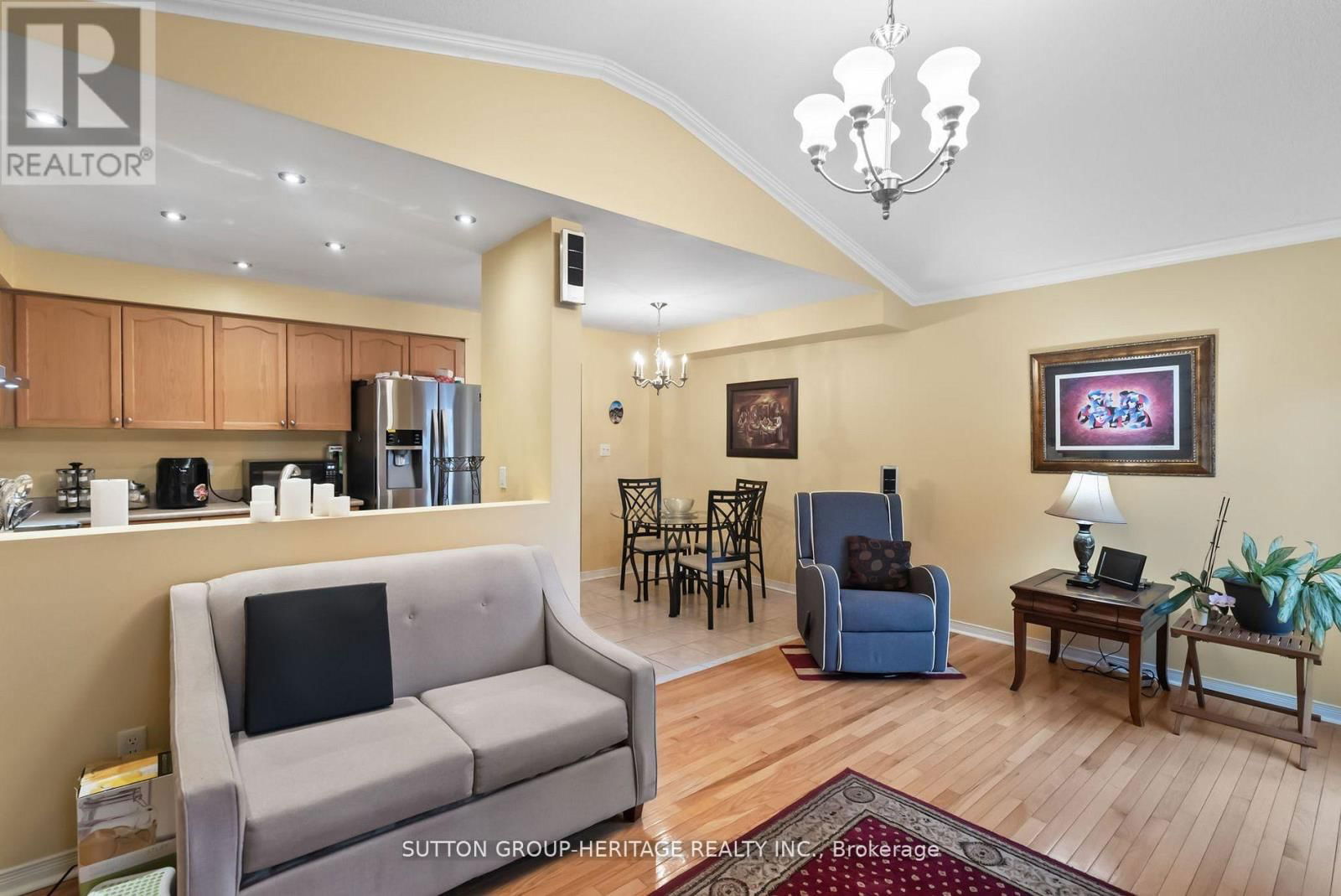 3 ANGIER CRESCENT Image 19